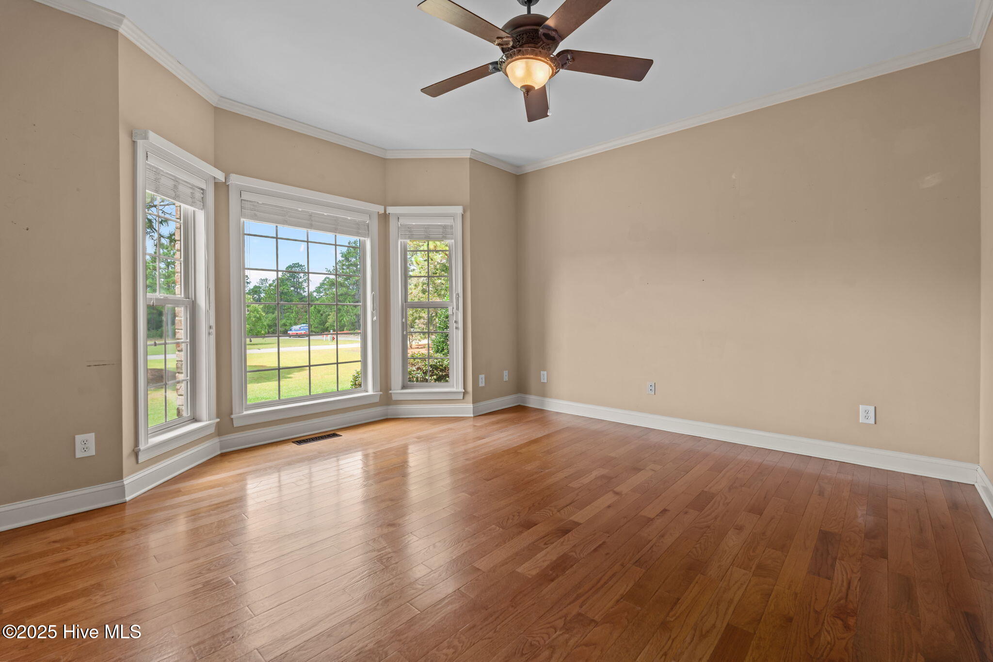 115 Lamplighter Lane