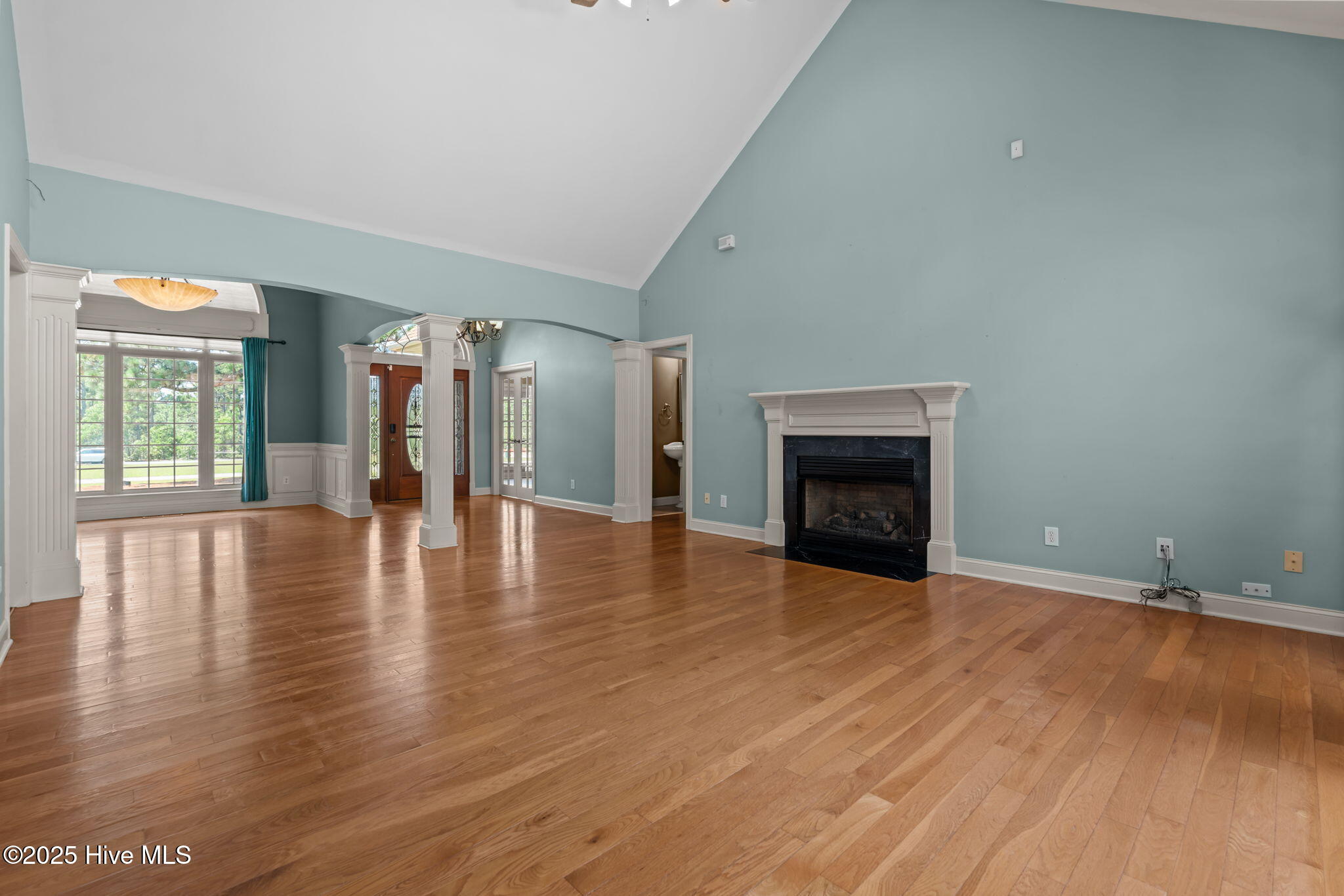 115 Lamplighter Lane