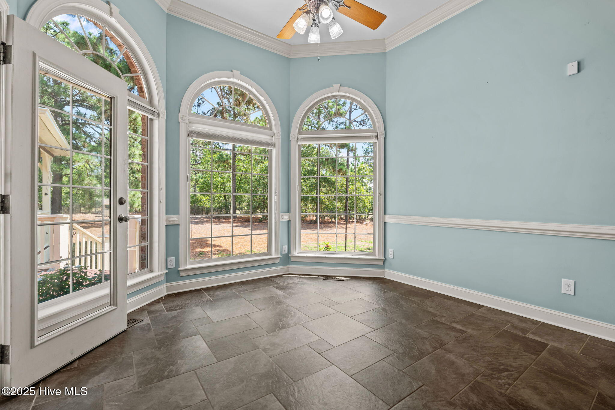 115 Lamplighter Lane