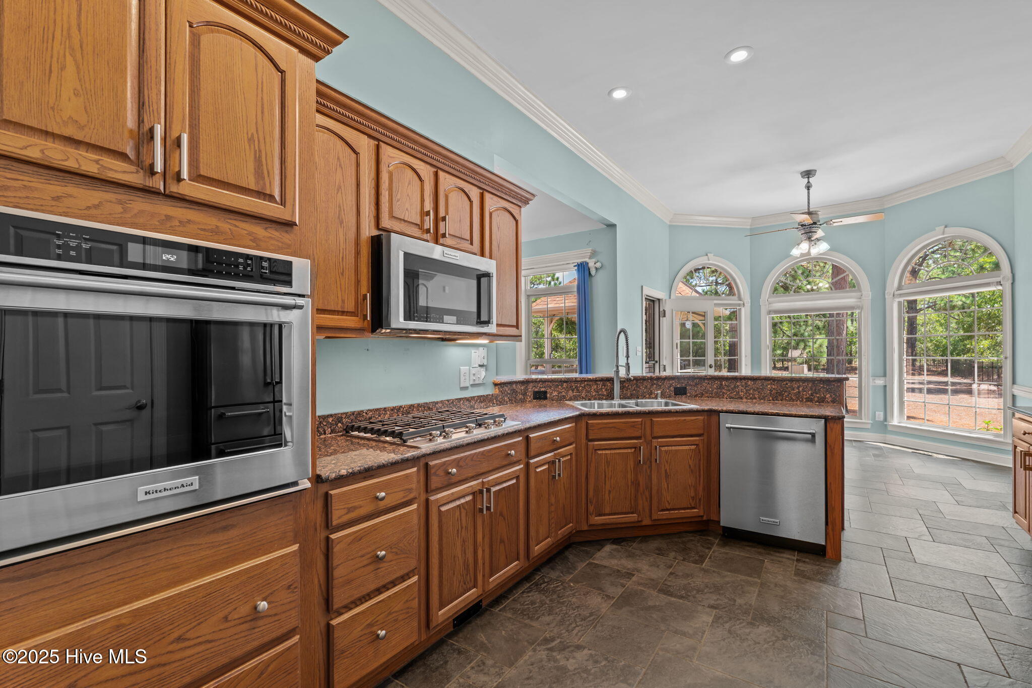 115 Lamplighter Lane