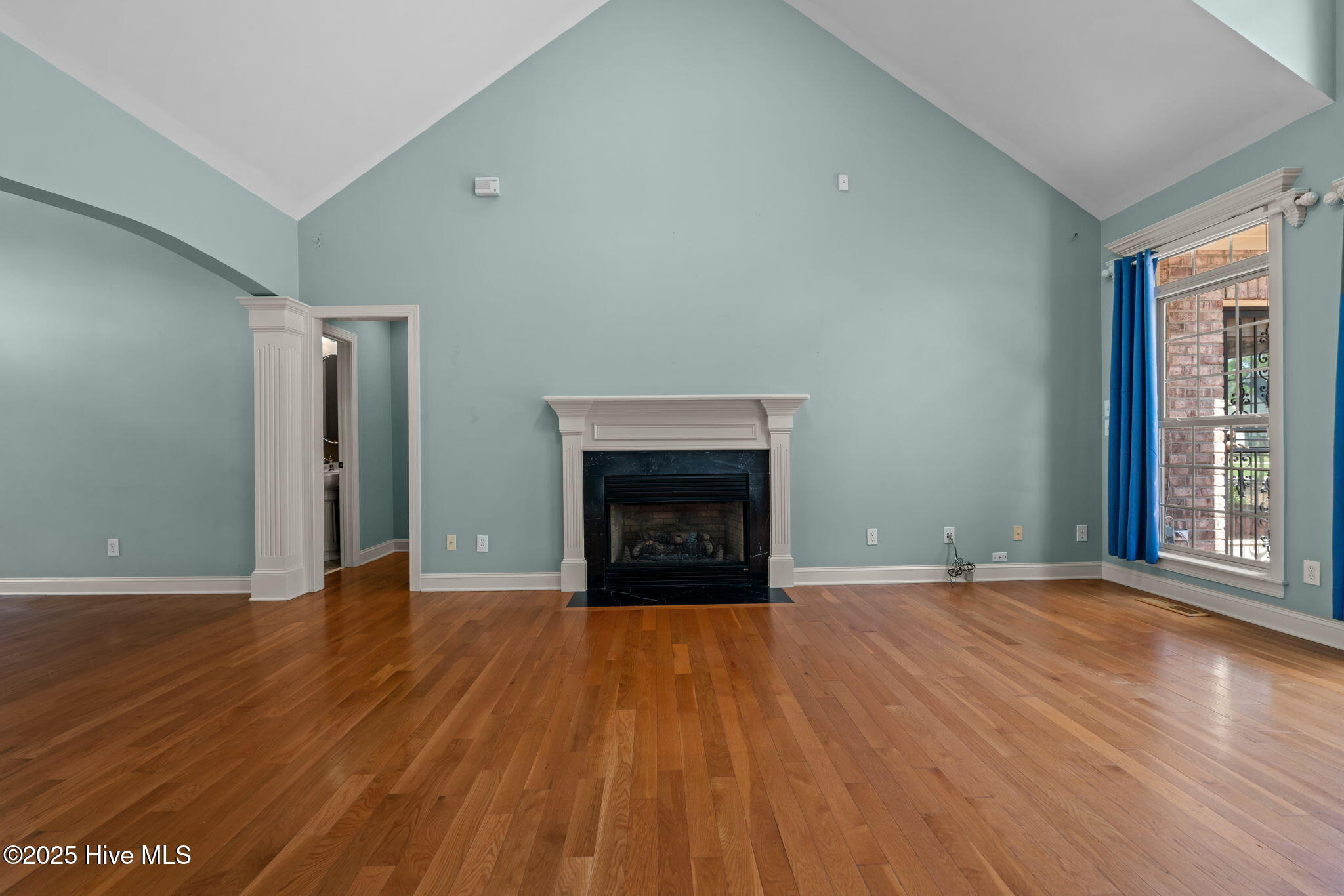 115 Lamplighter Lane