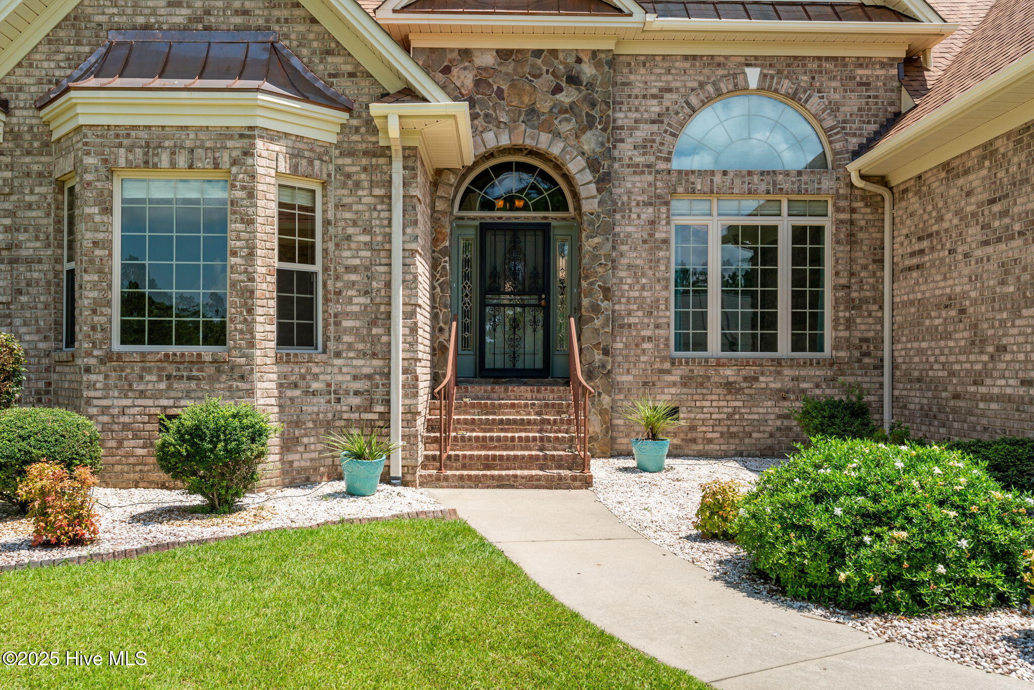 115 Lamplighter Lane