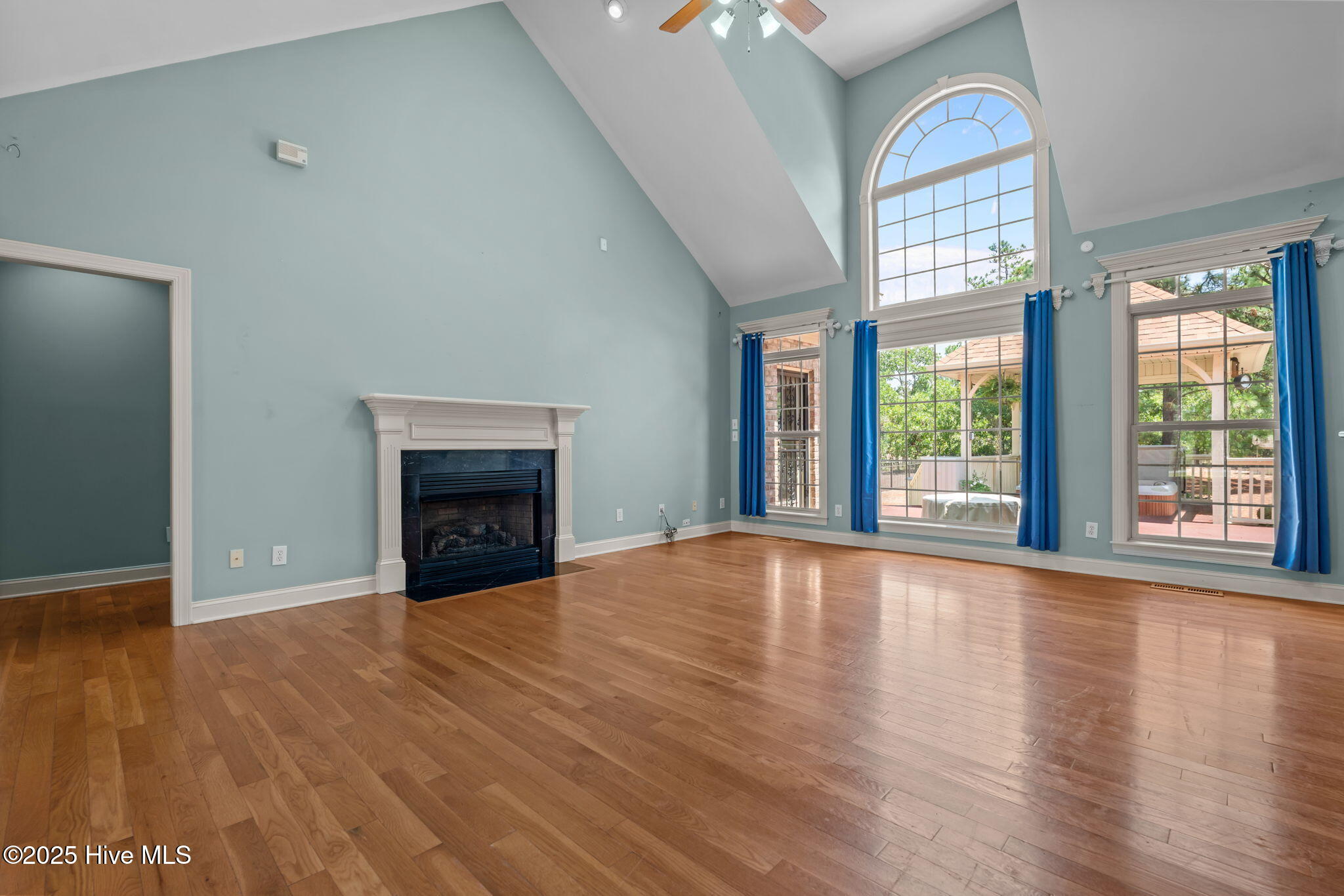 115 Lamplighter Lane