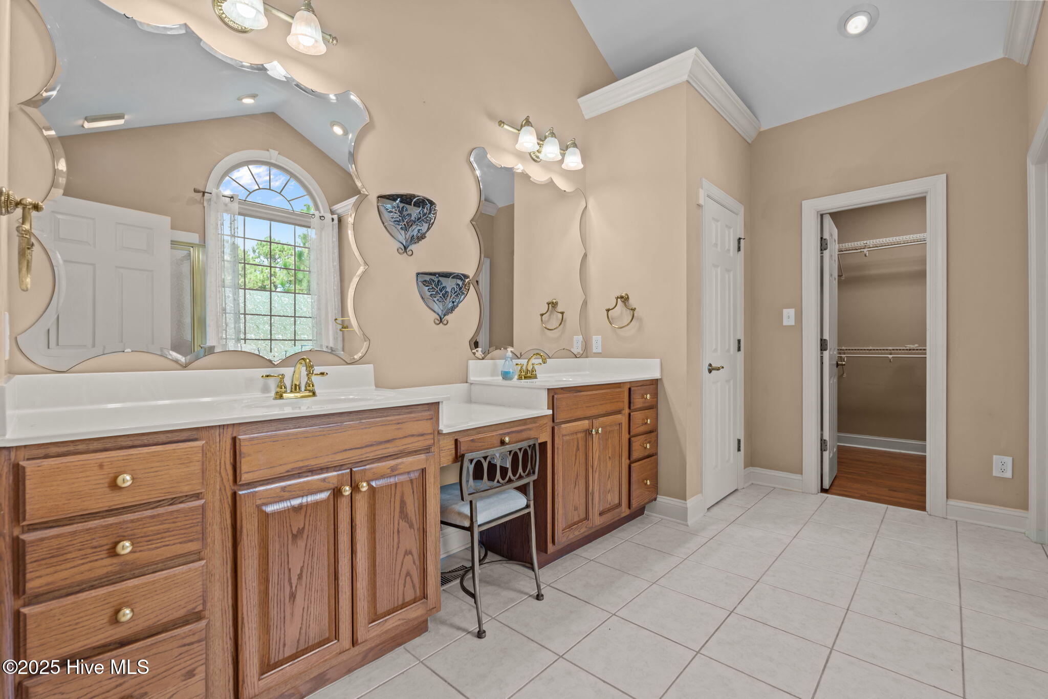 115 Lamplighter Lane