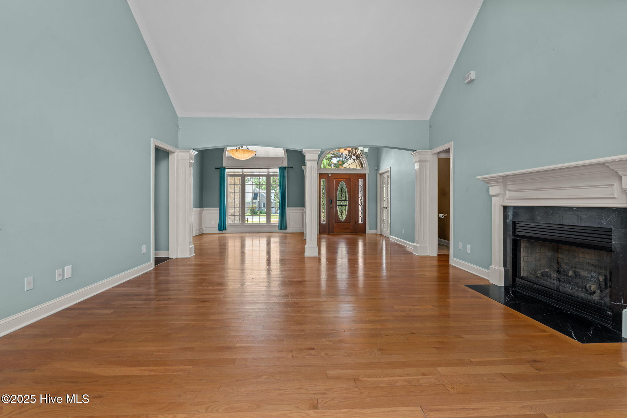 115 Lamplighter Lane