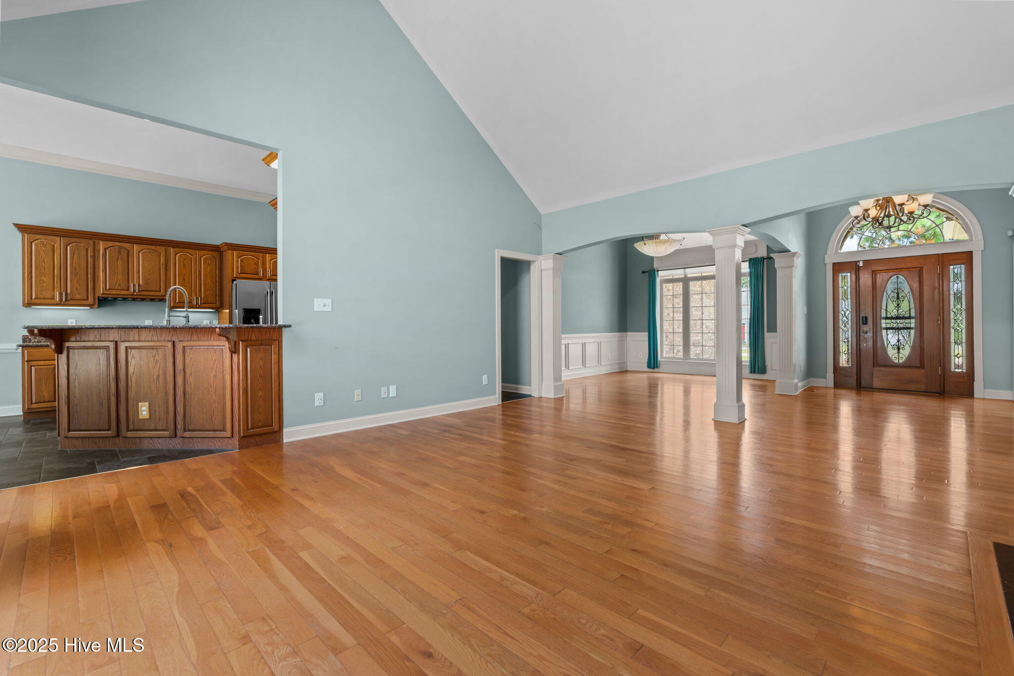 115 Lamplighter Lane