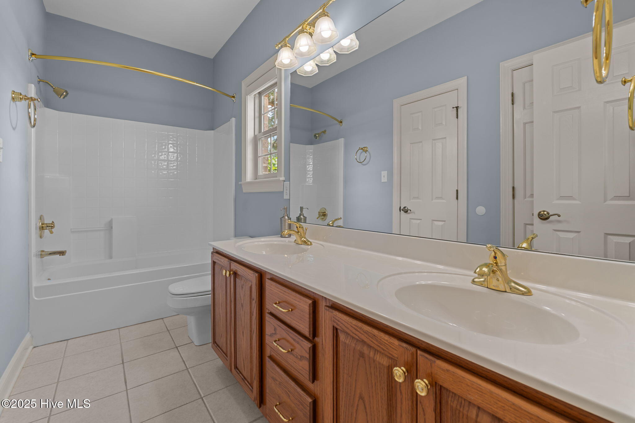 115 Lamplighter Lane