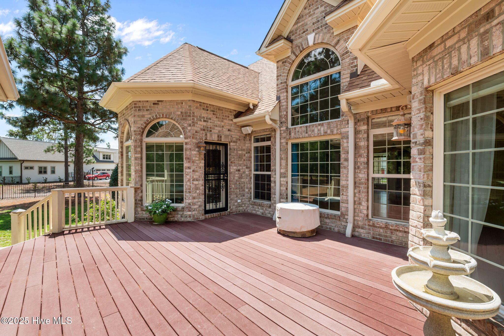 115 Lamplighter Lane