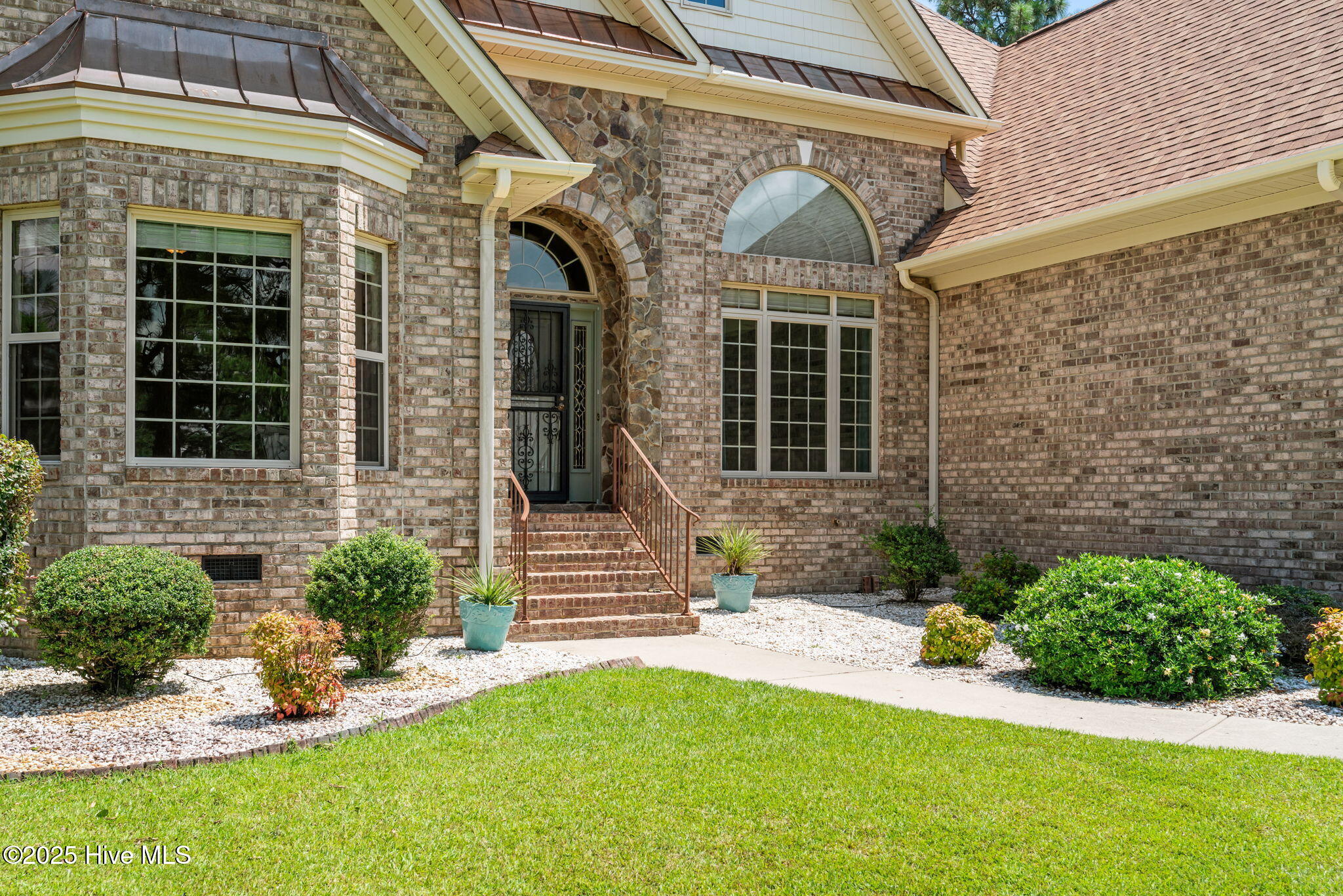 115 Lamplighter Lane