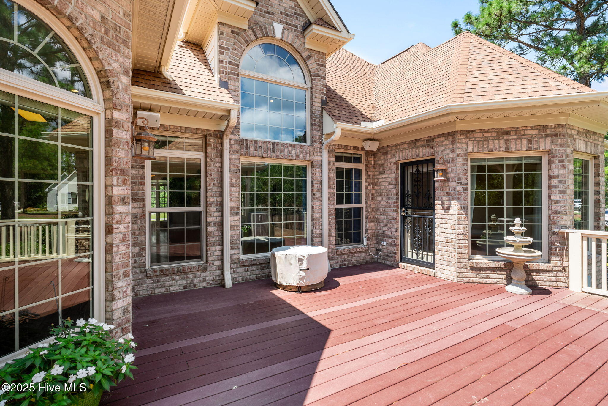 115 Lamplighter Lane