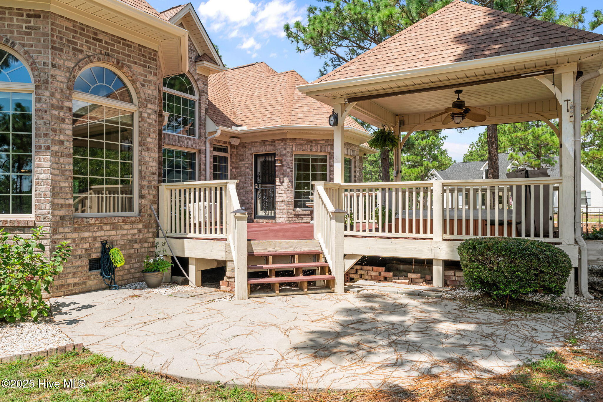 115 Lamplighter Lane