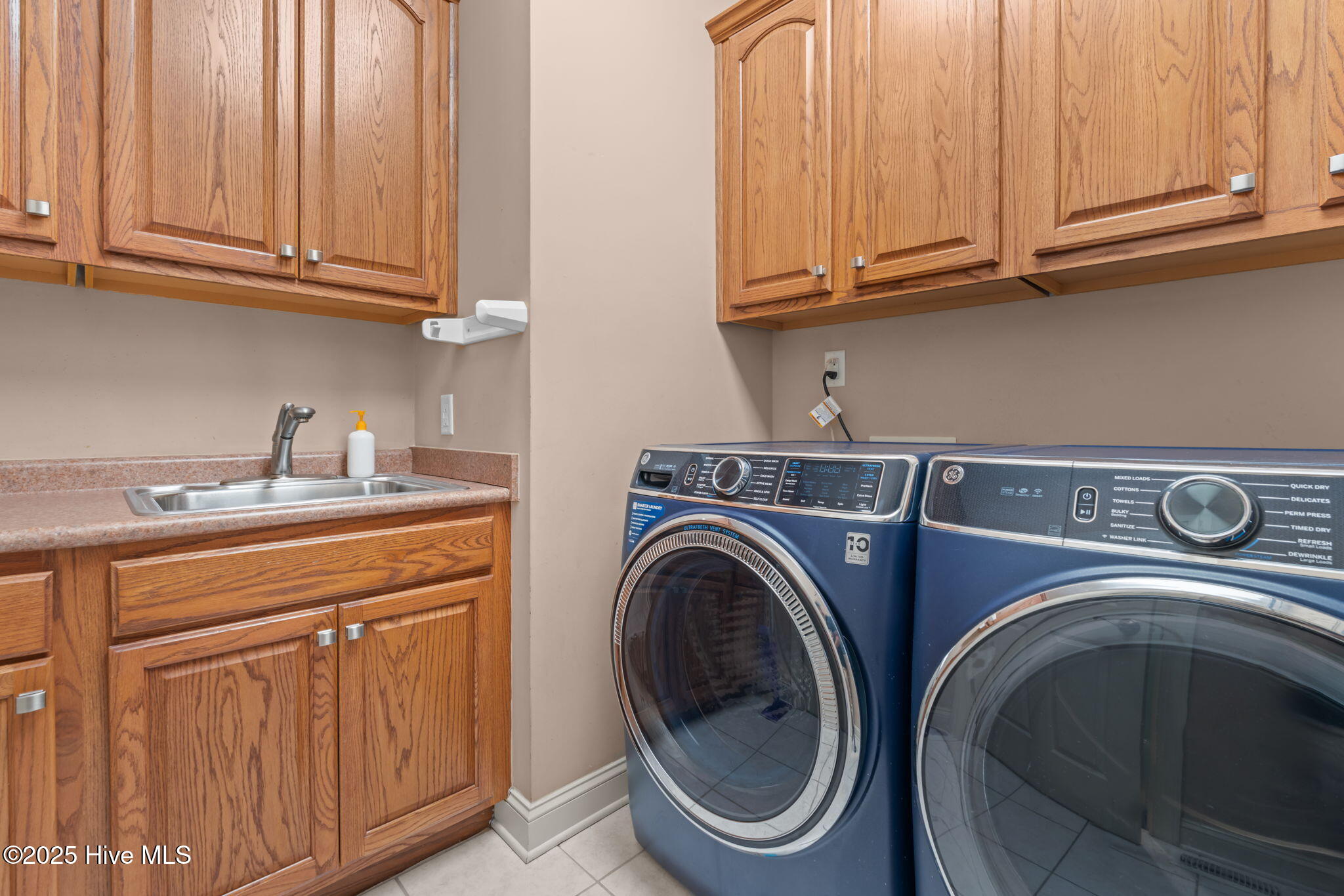 115 Lamplighter Lane