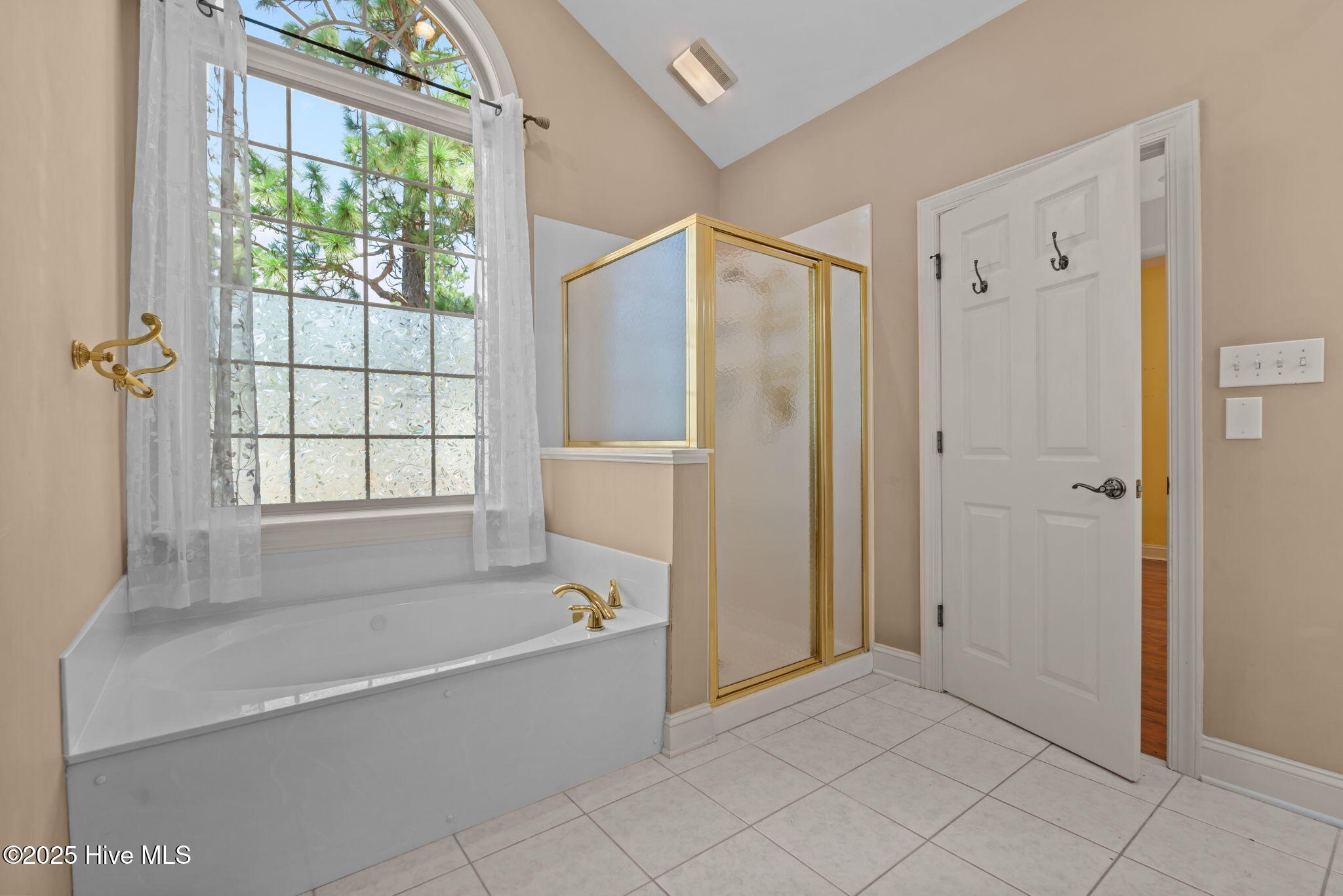 115 Lamplighter Lane