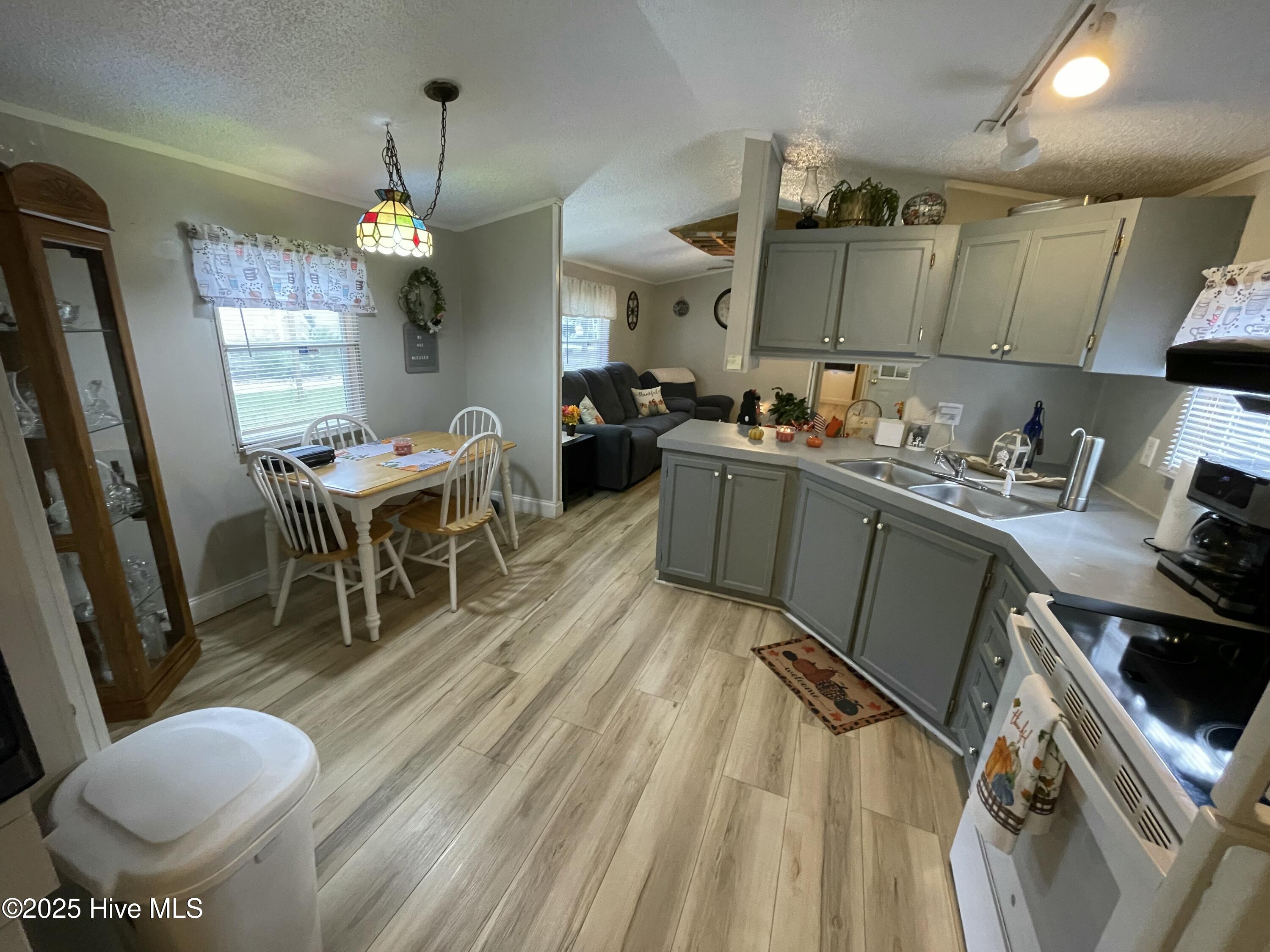 3473 Dolphin Drive SE