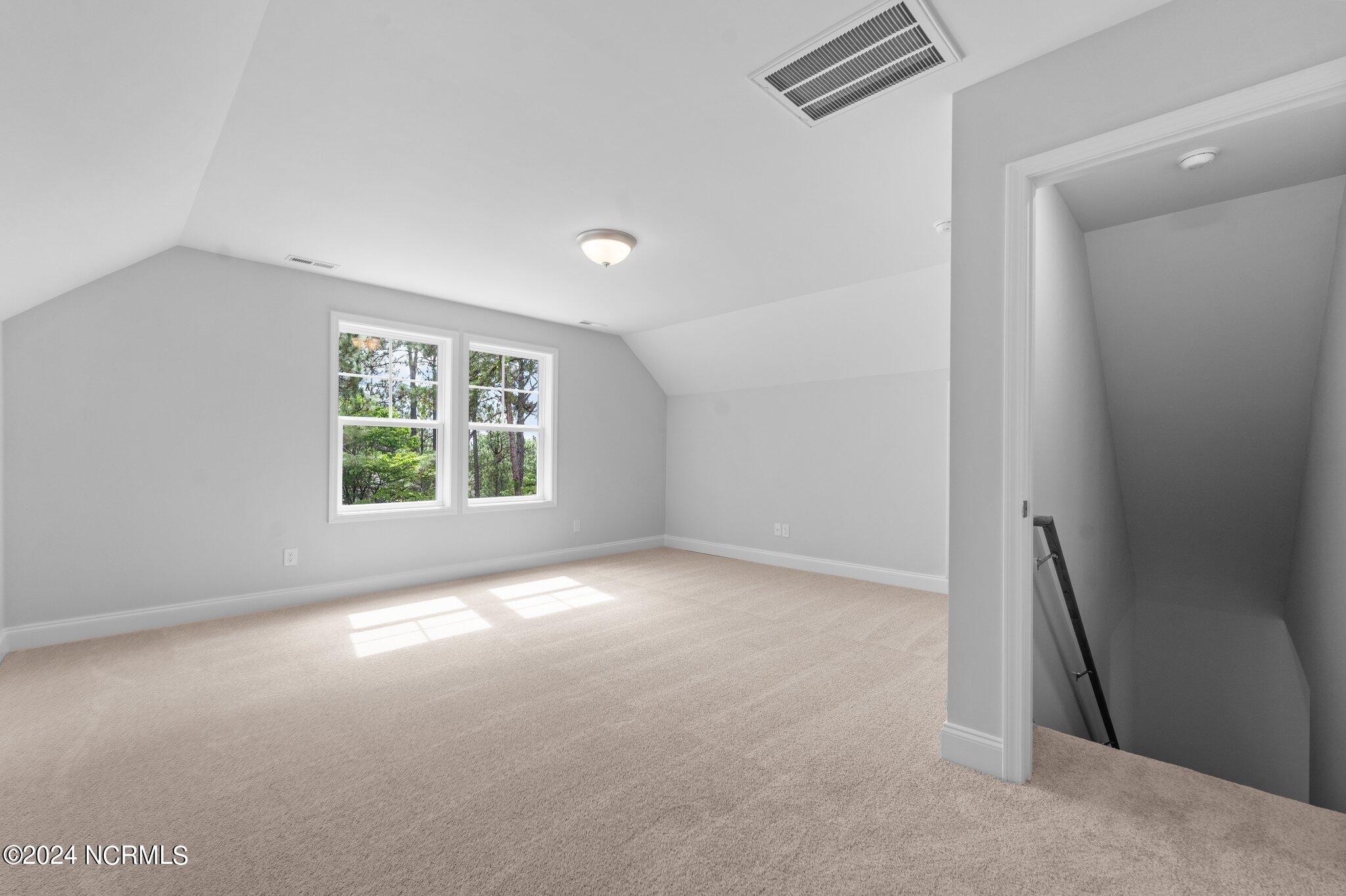 17 Woodland Circle