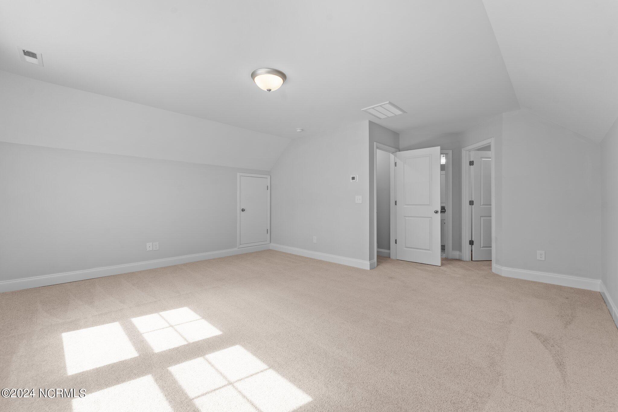 17 Woodland Circle