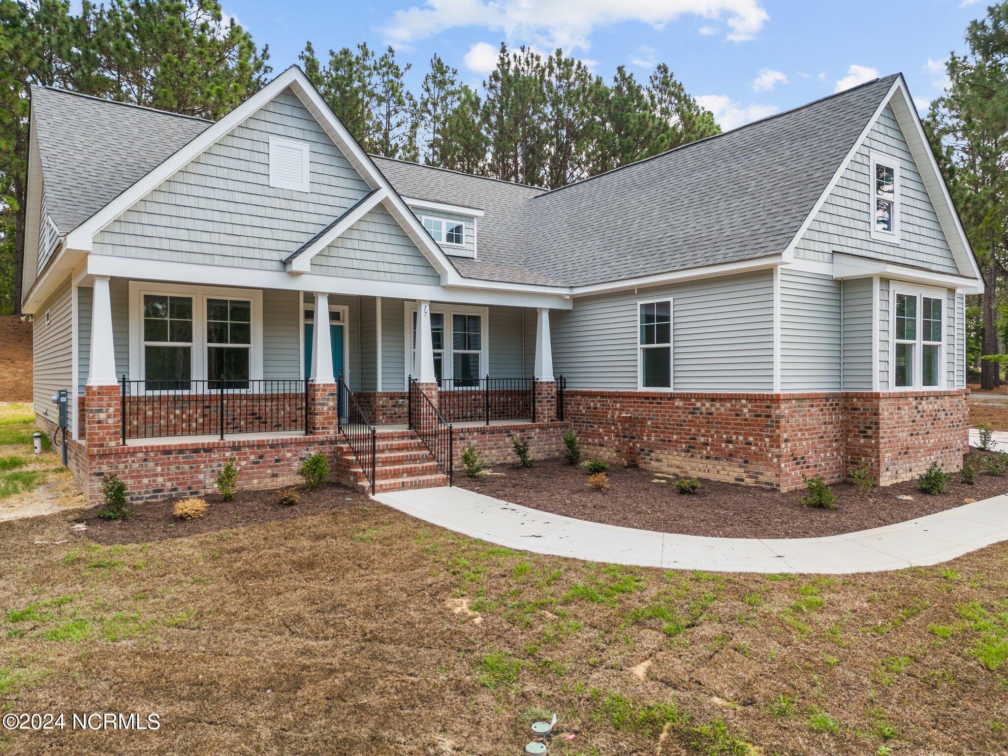 17 Woodland Circle