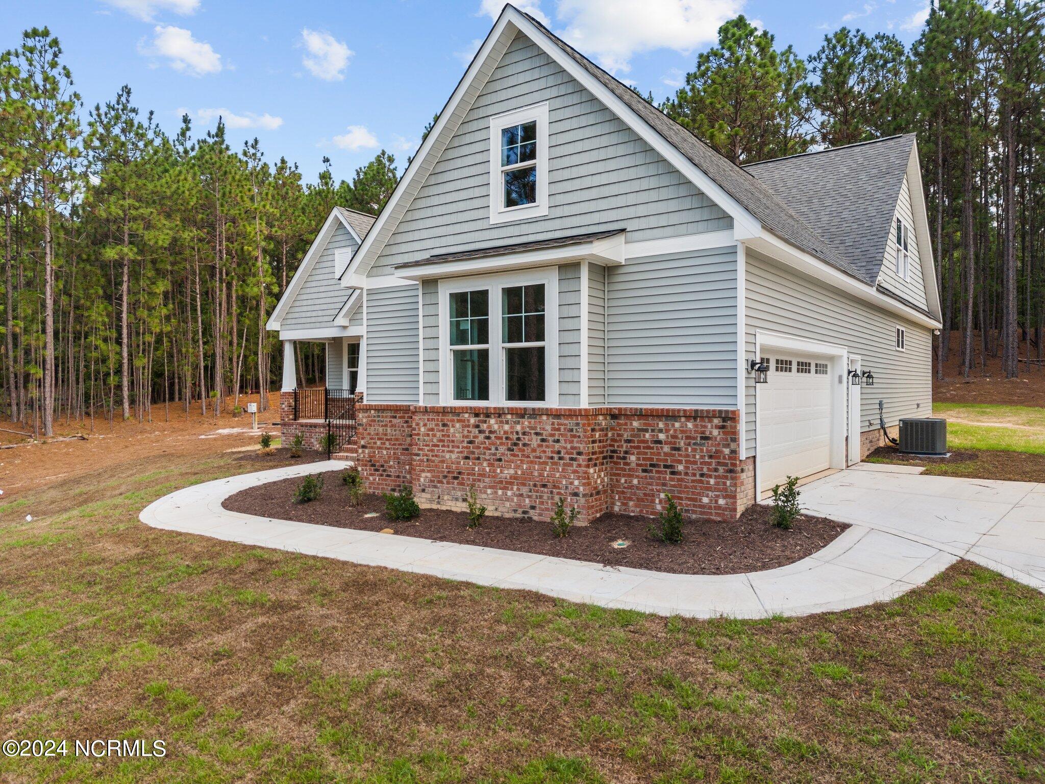 17 Woodland Circle