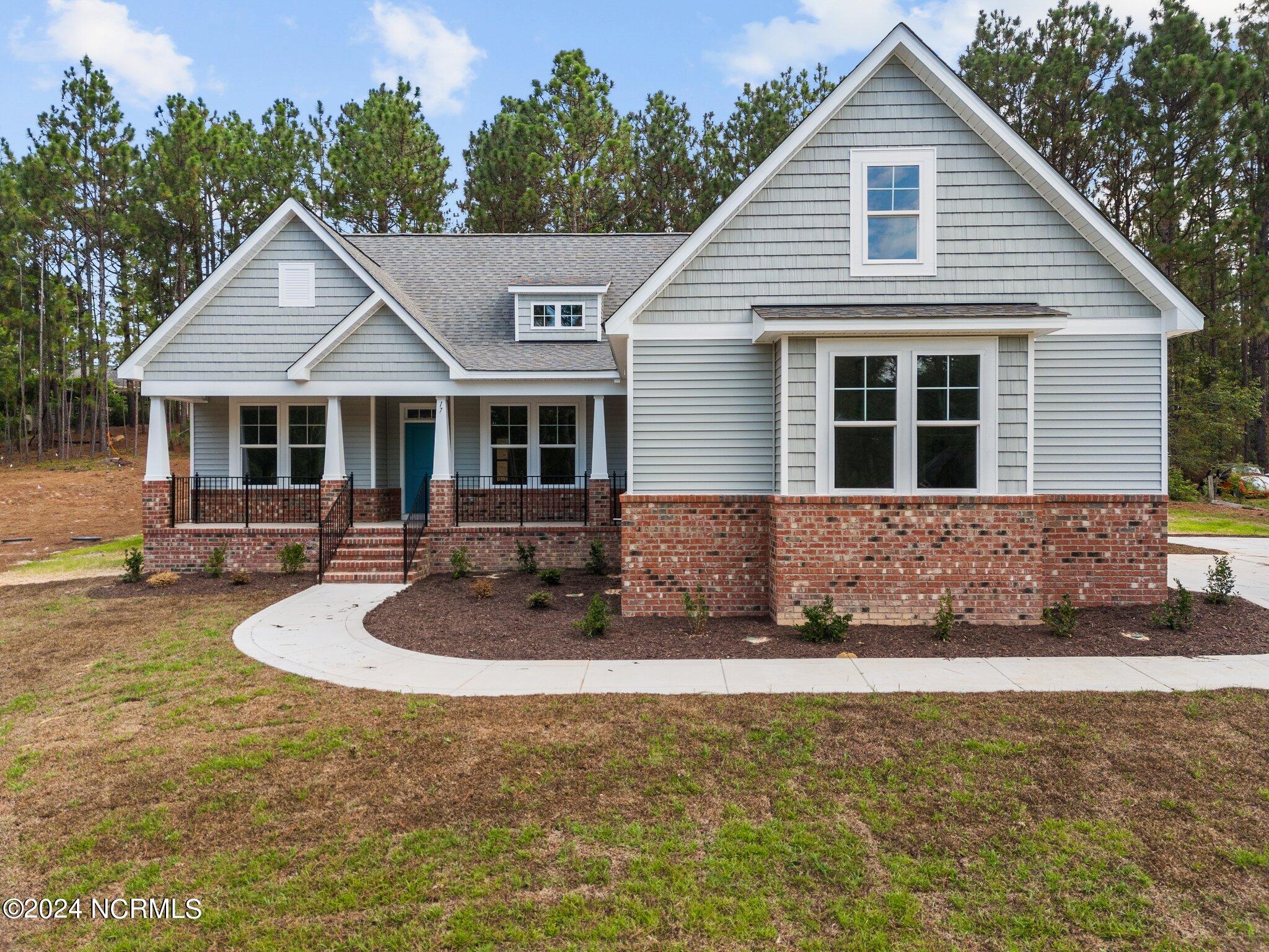 17 Woodland Circle