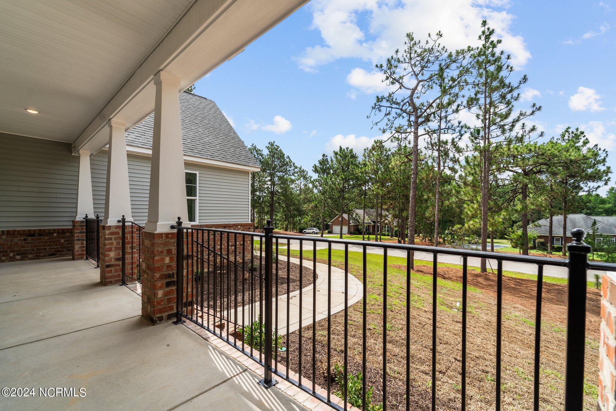17 Woodland Circle