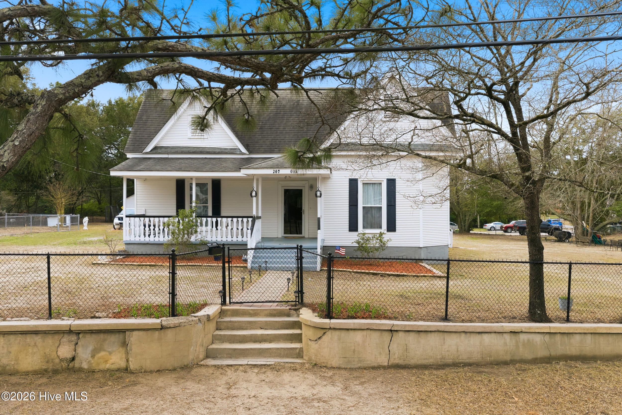 207 Oak Avenue