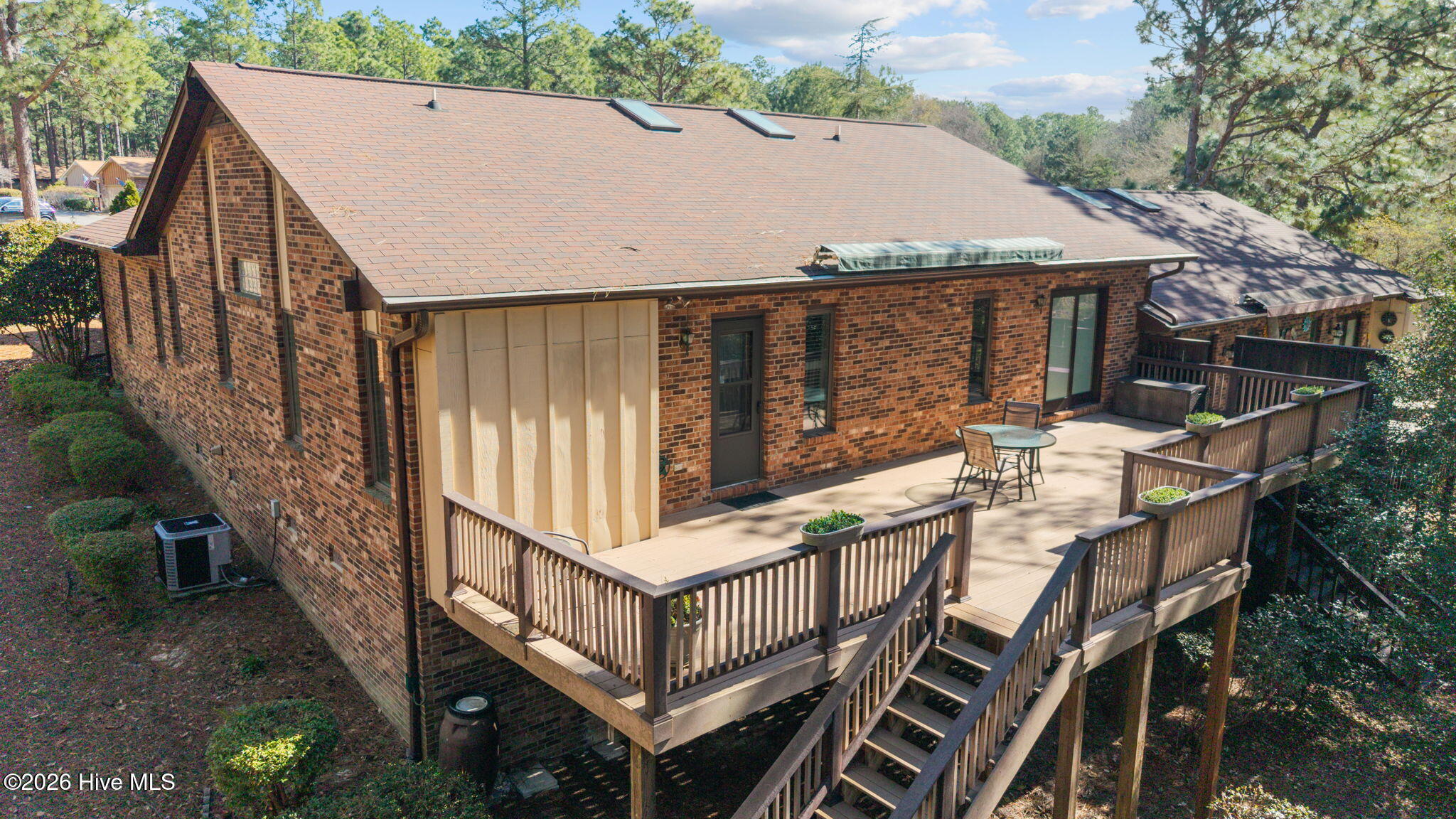 660 Redwood Drive