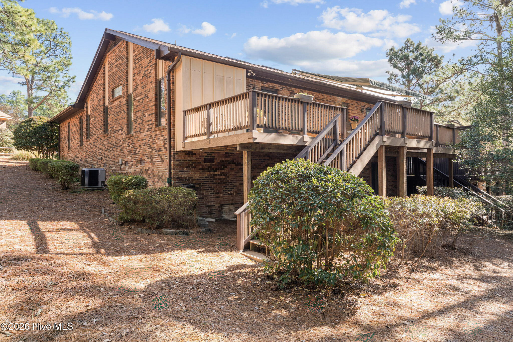660 Redwood Drive