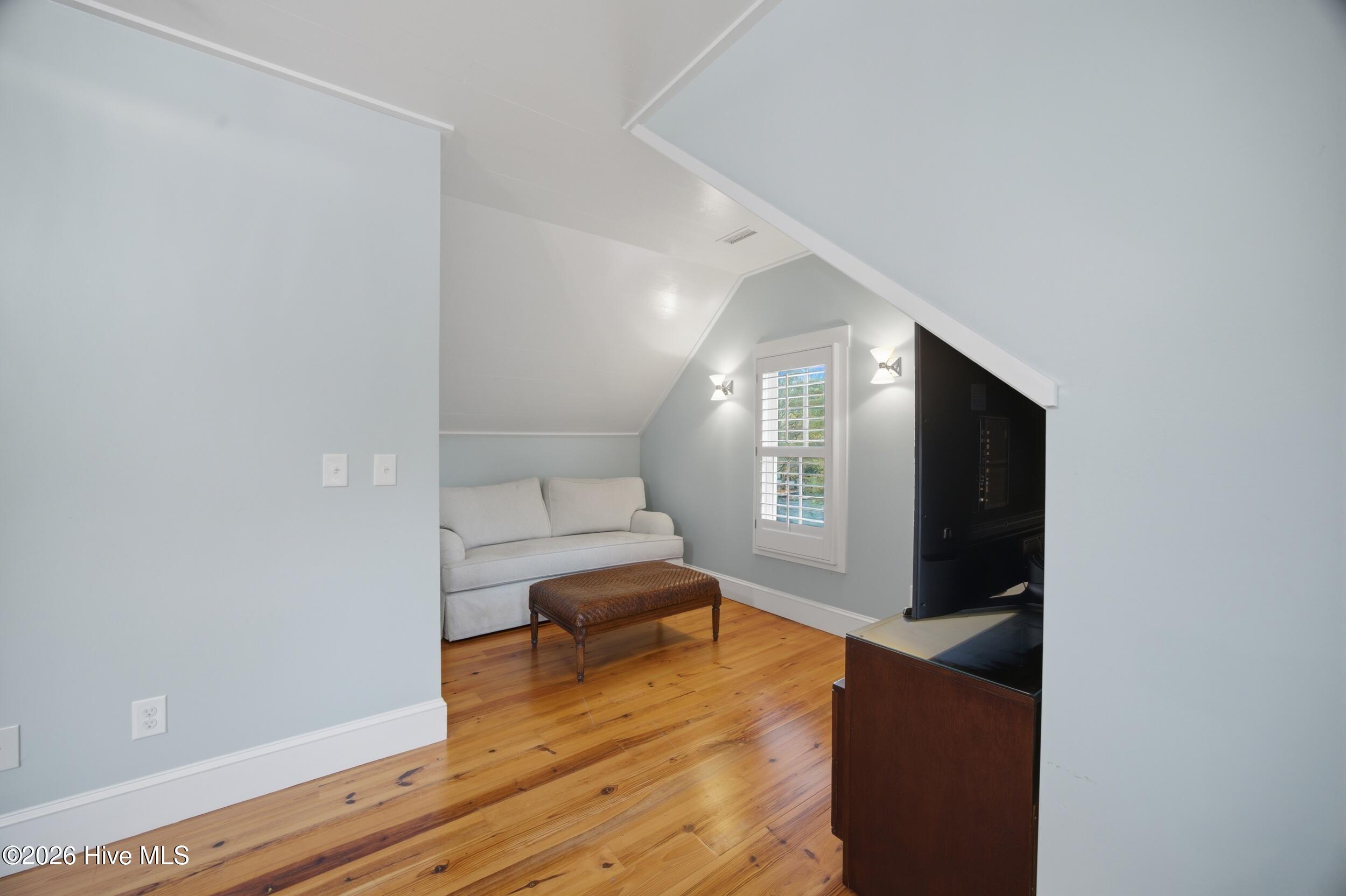 319 E Nash Street
