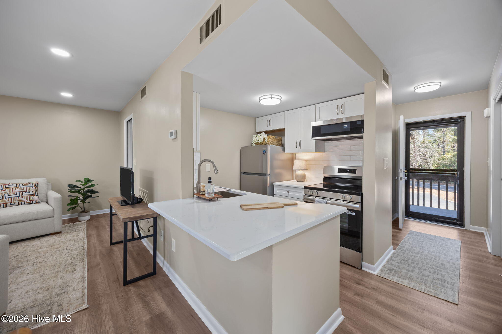 10 Pine Tree Road 00028582209 # 209