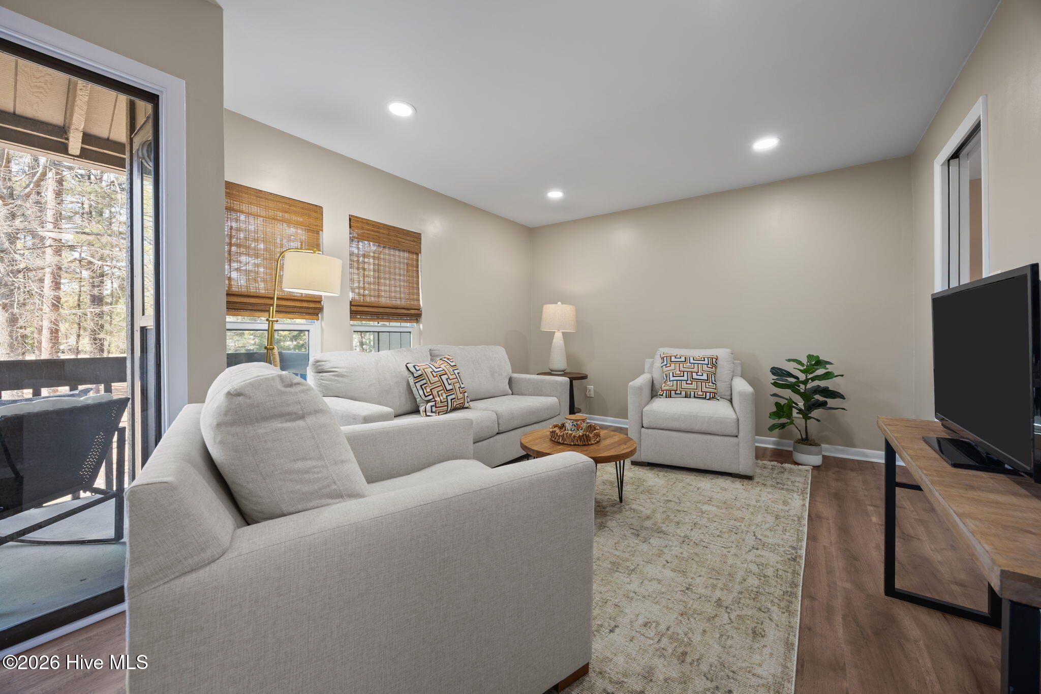 10 Pine Tree Road 00028582209 # 209