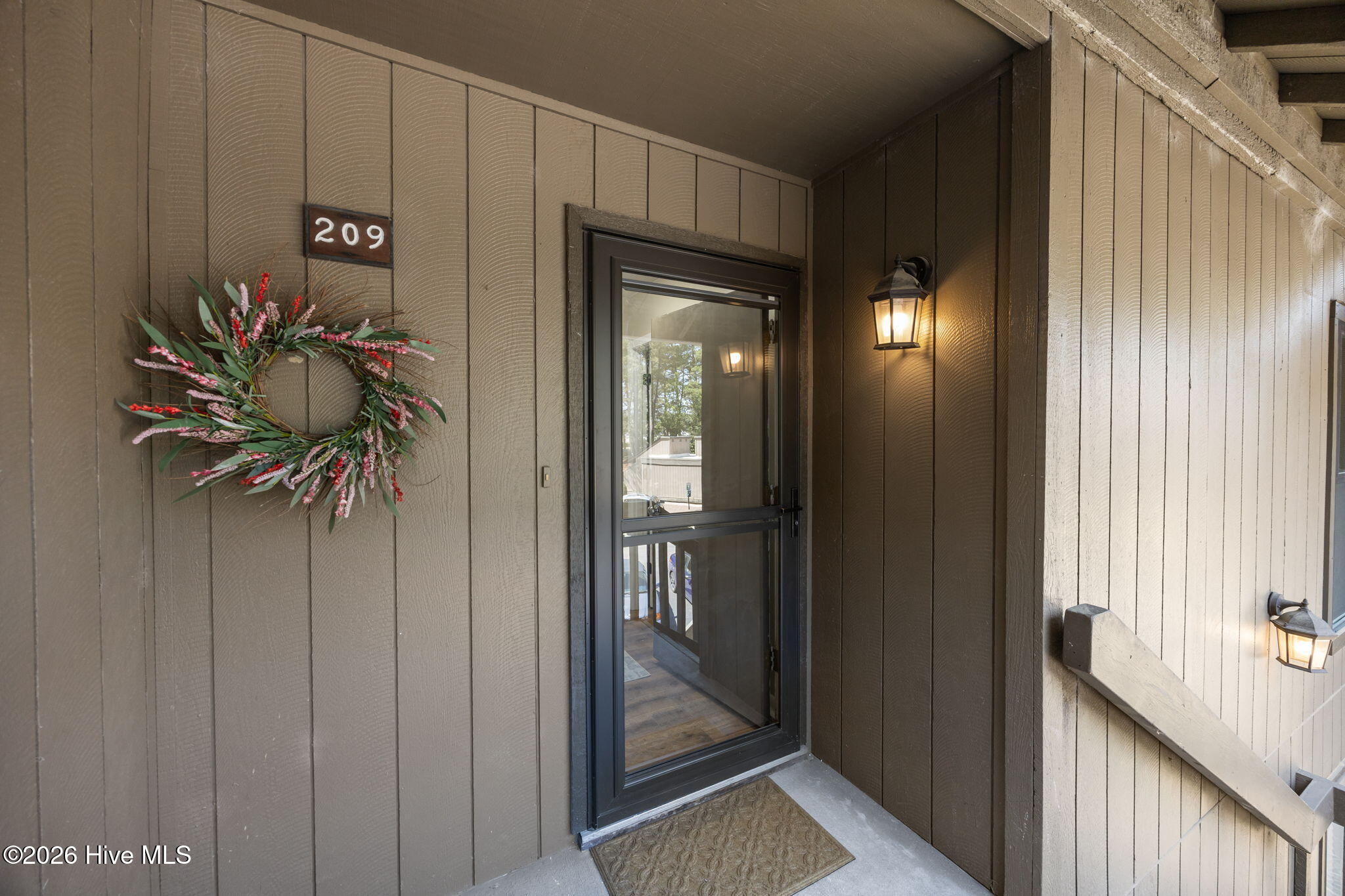 10 Pine Tree Road 00028582209 # 209