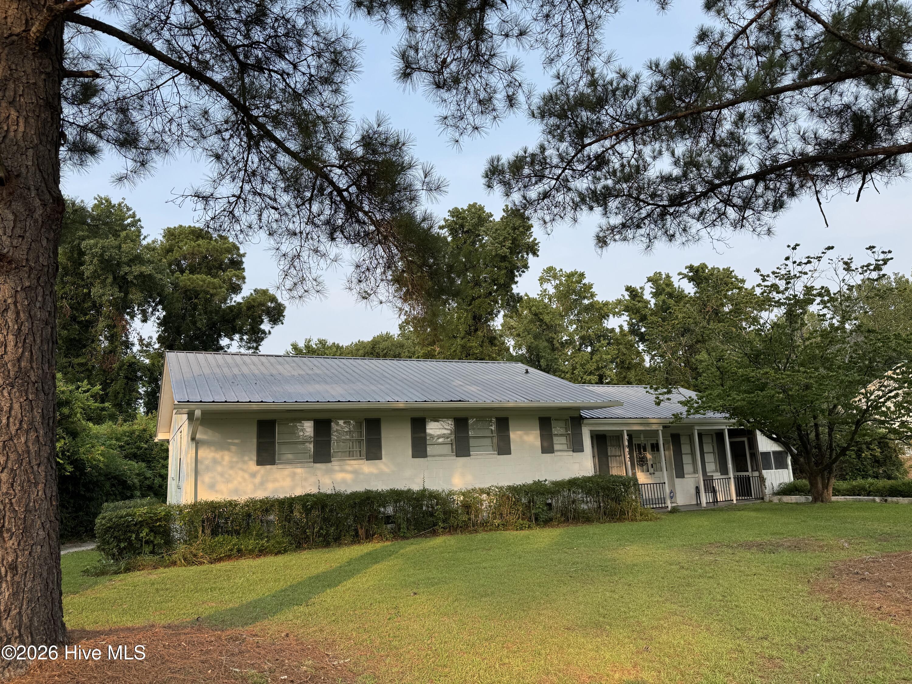 932 Roberdel Road