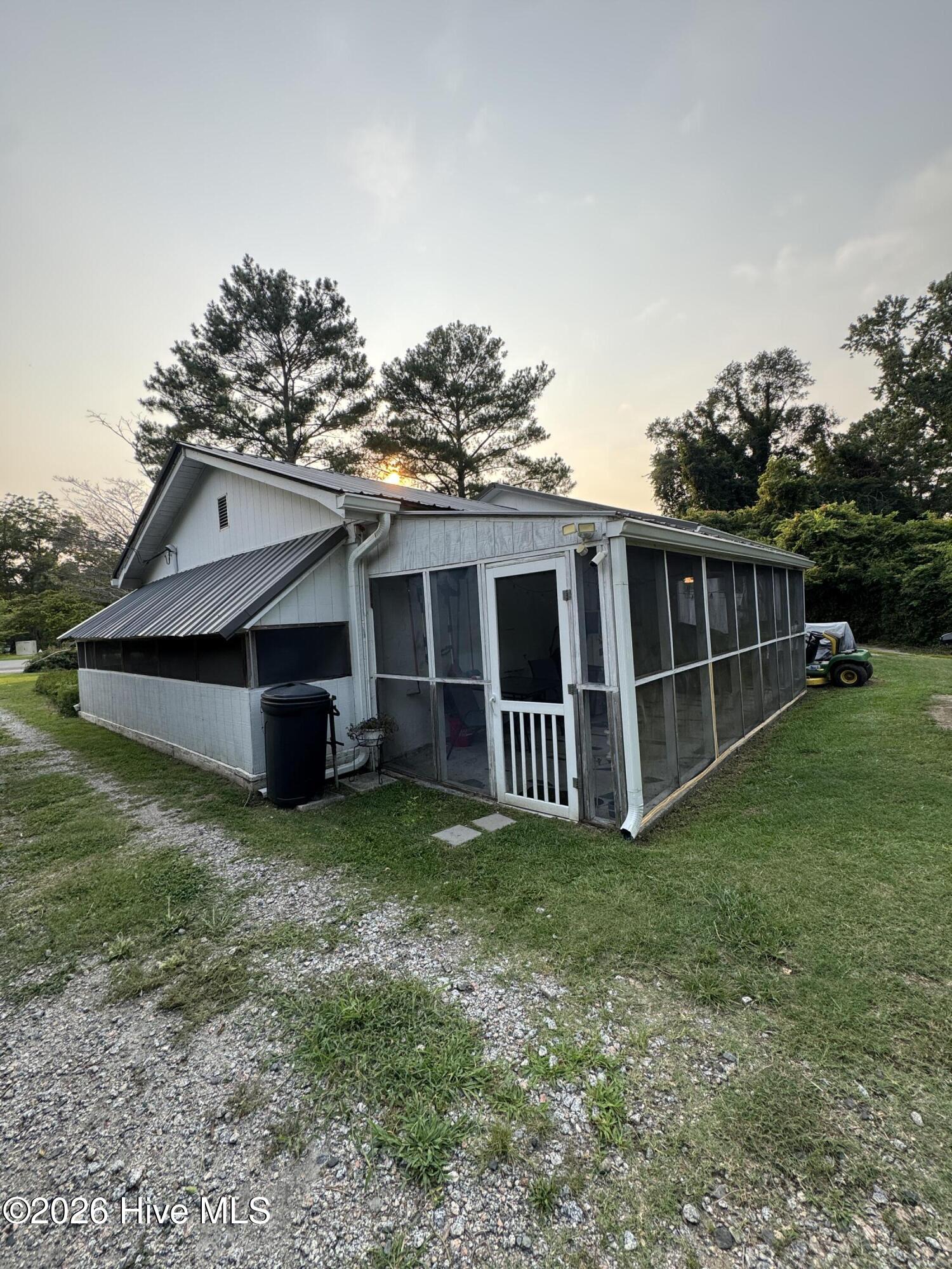 932 Roberdel Road