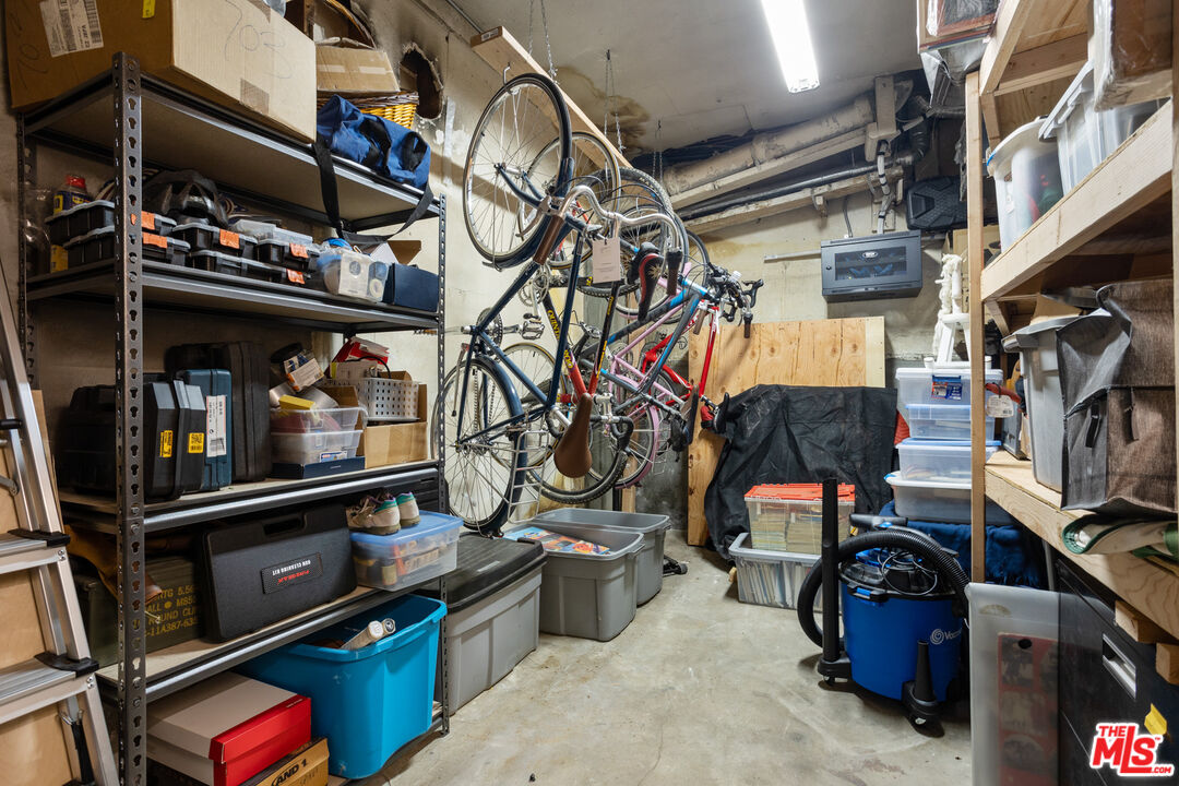 1104 S Longwood Ave Unit: Upper Unit