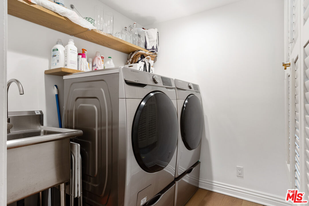 1104 S Longwood Ave Unit: Upper Unit