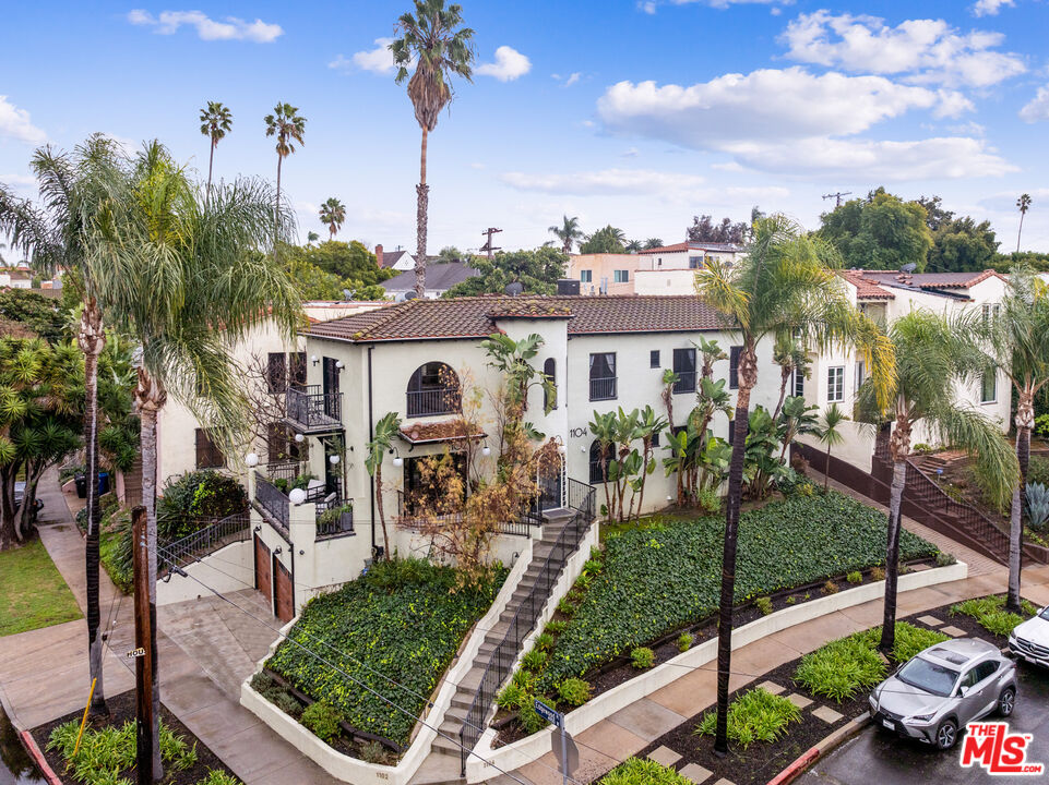 1104 S Longwood Ave Unit: Upper Unit