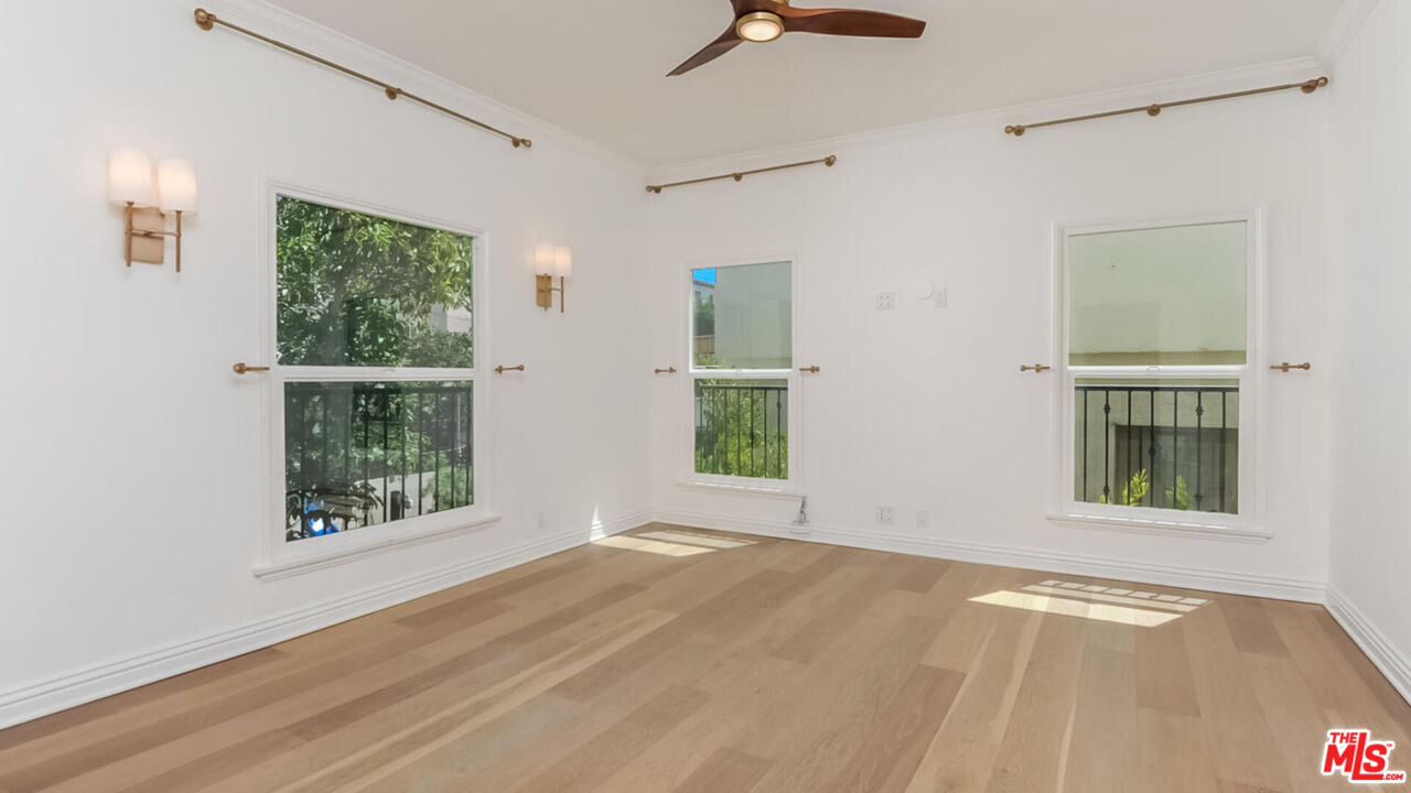 1104 S Longwood Ave Unit: Upper Unit
