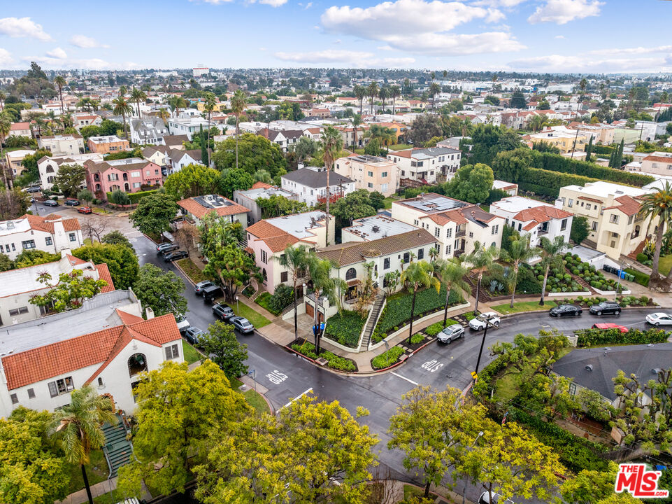 1104 S Longwood Ave Unit: Upper Unit