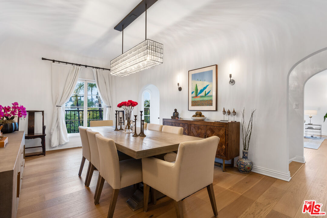 1104 S Longwood Ave Unit: Upper Unit