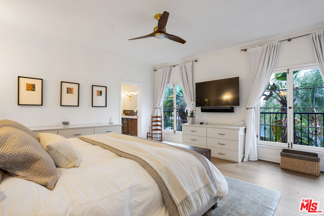 1104 S Longwood Ave Unit: Upper Unit