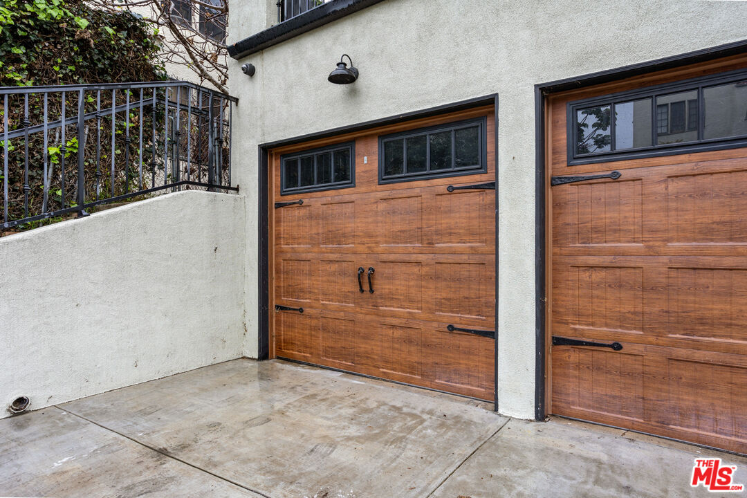 1104 S Longwood Ave Unit: Upper Unit