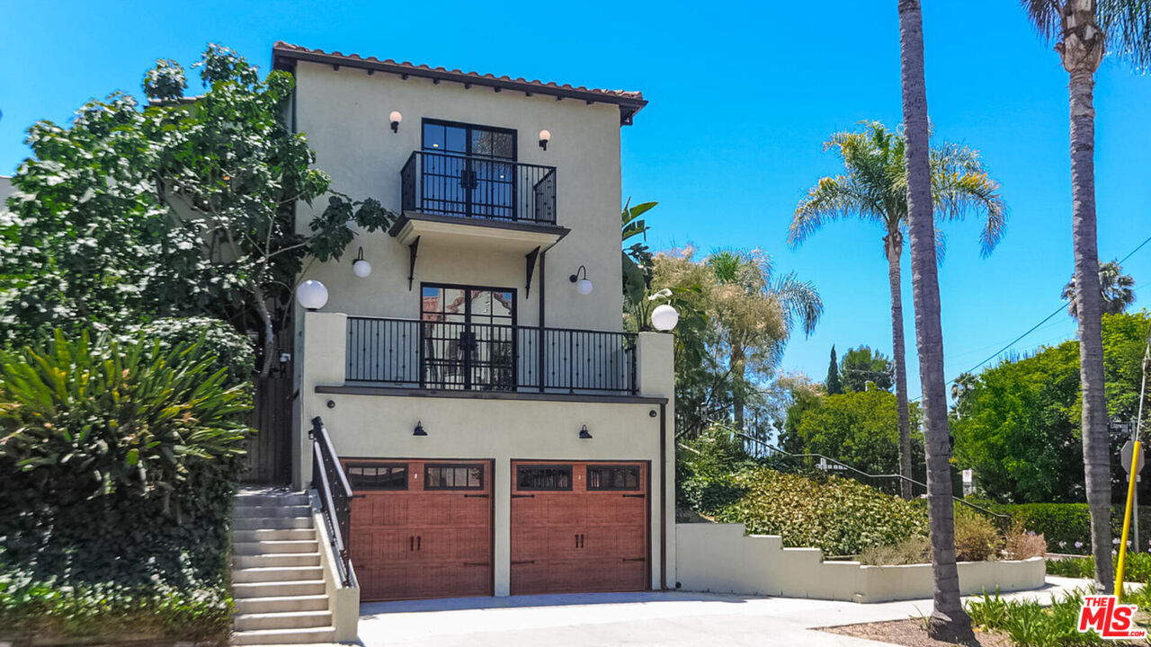 1104 S Longwood Ave Unit: Upper Unit