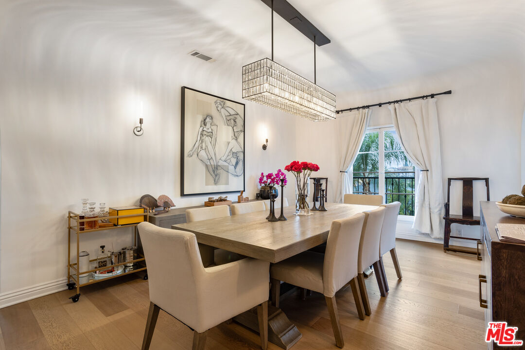 1104 S Longwood Ave Unit: Upper Unit