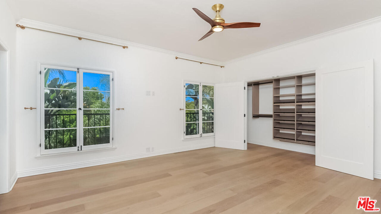 1104 S Longwood Ave Unit: Upper Unit