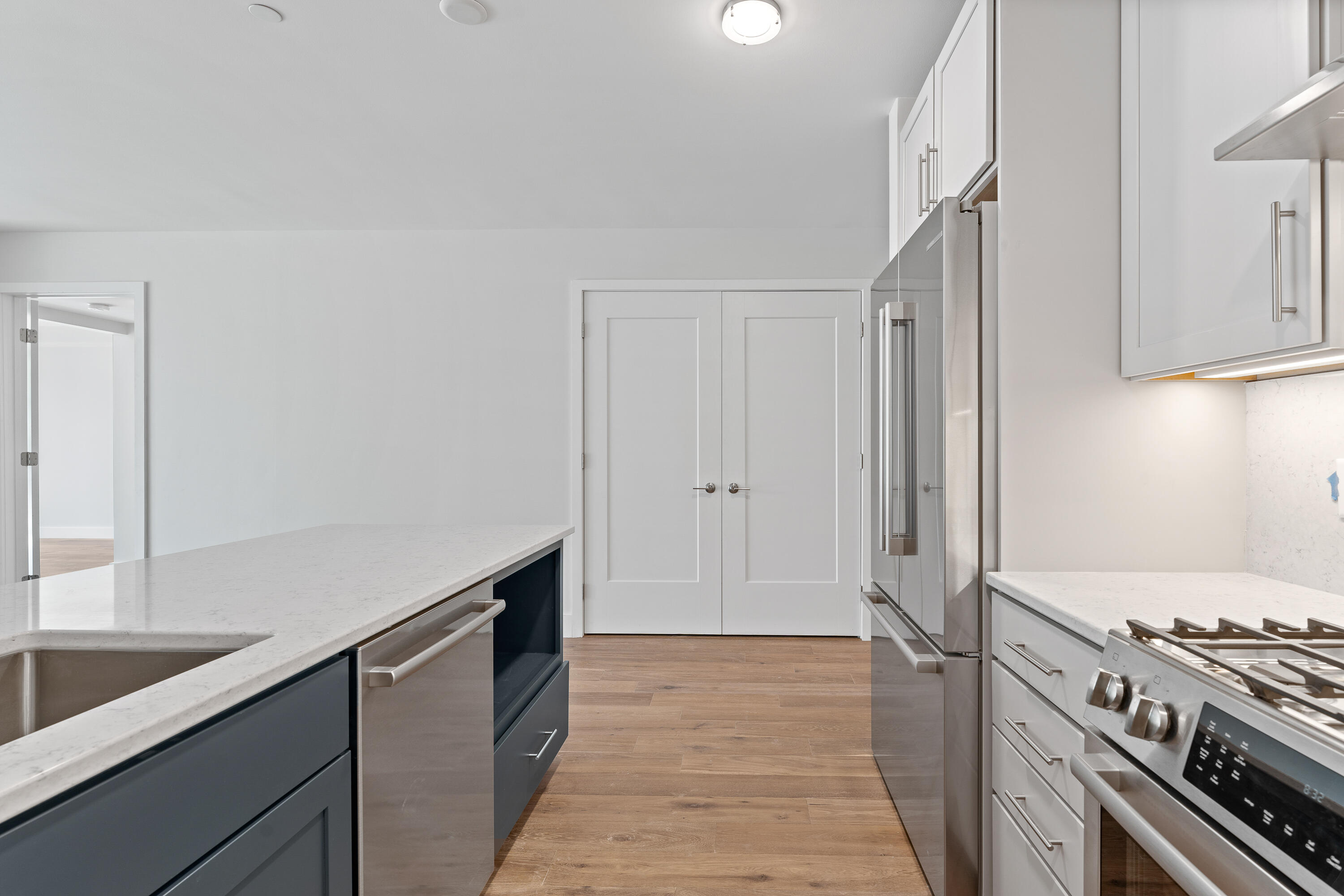 387 Commercial Street, 209