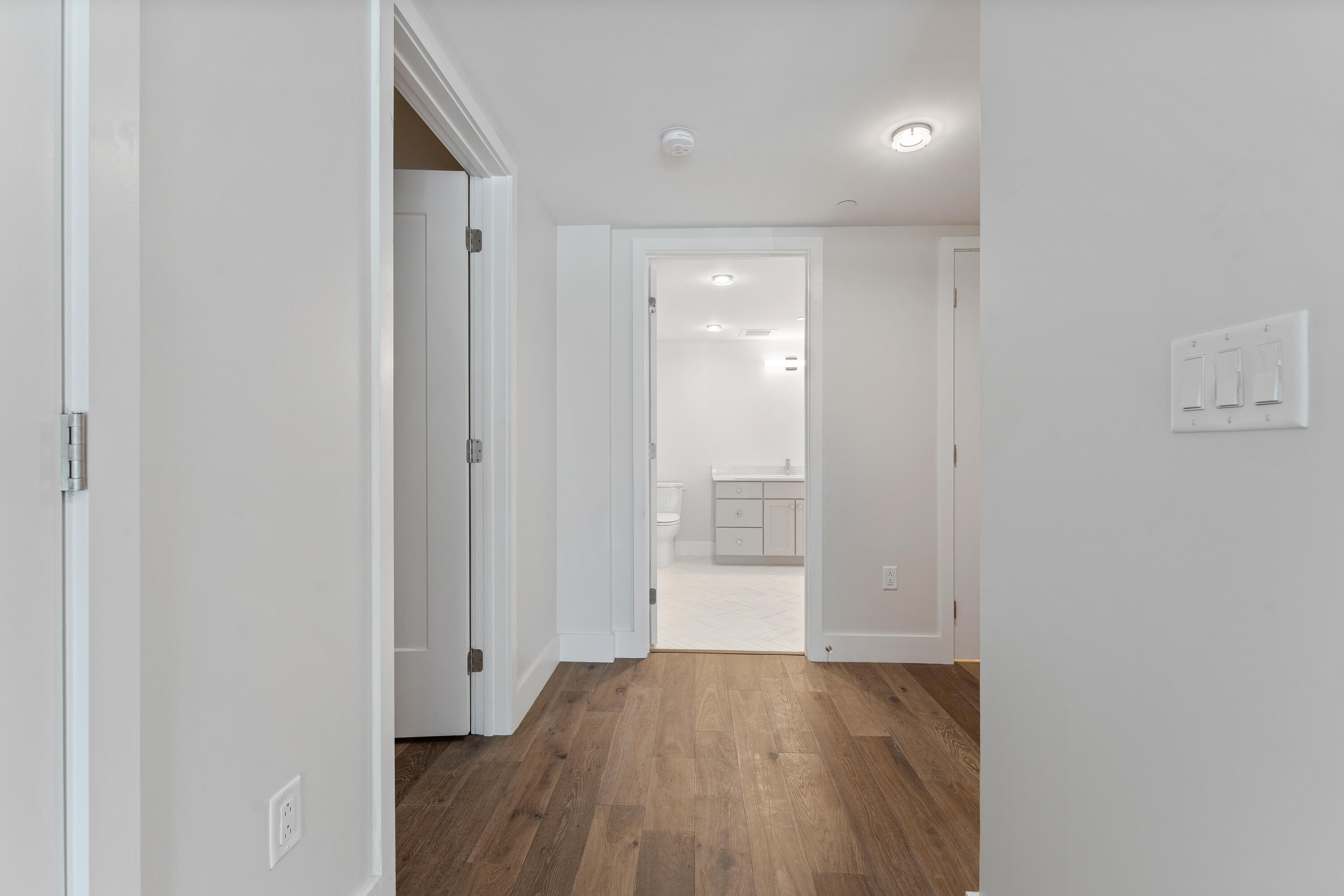 387 Commercial Street, 209