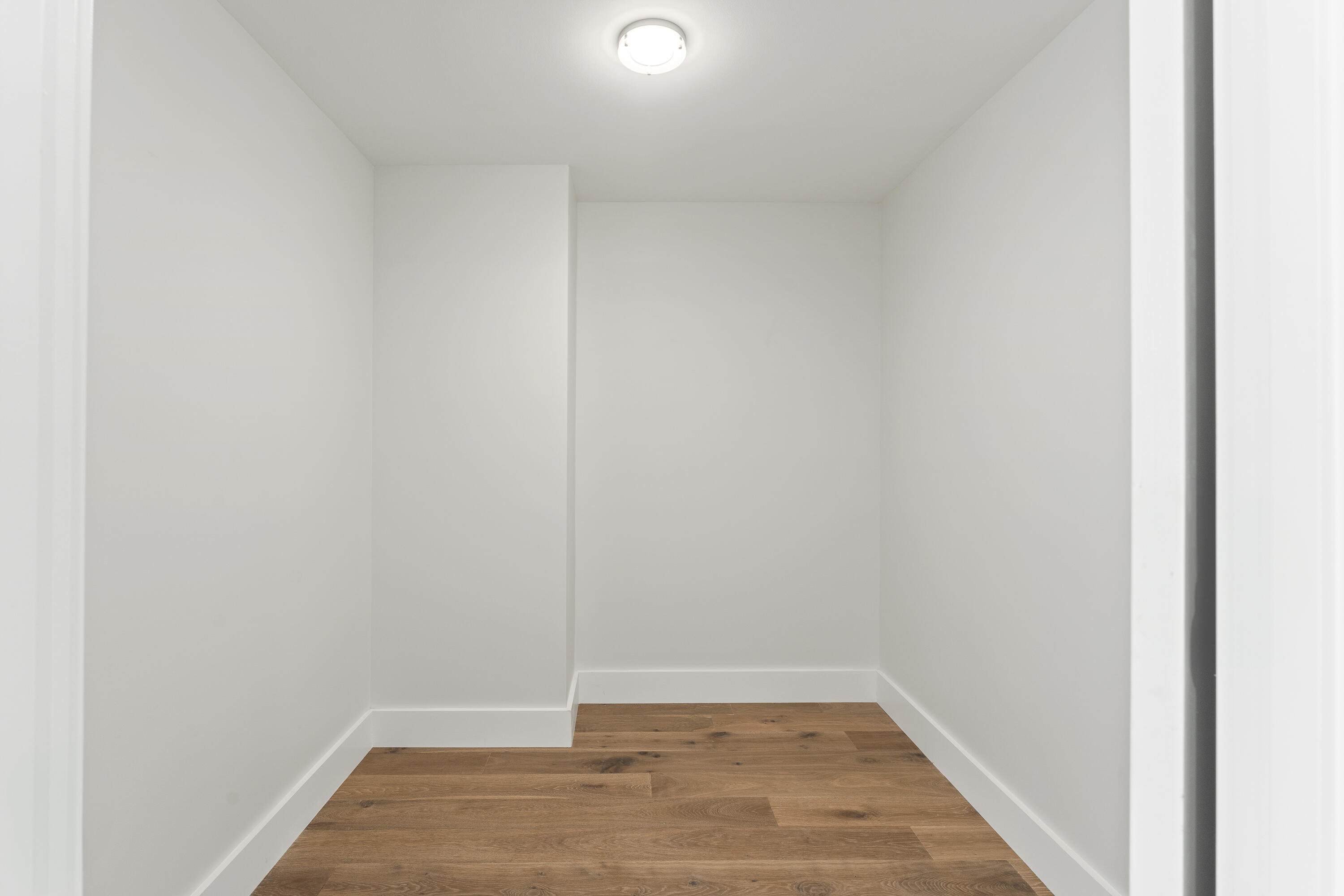 387 Commercial Street, 209