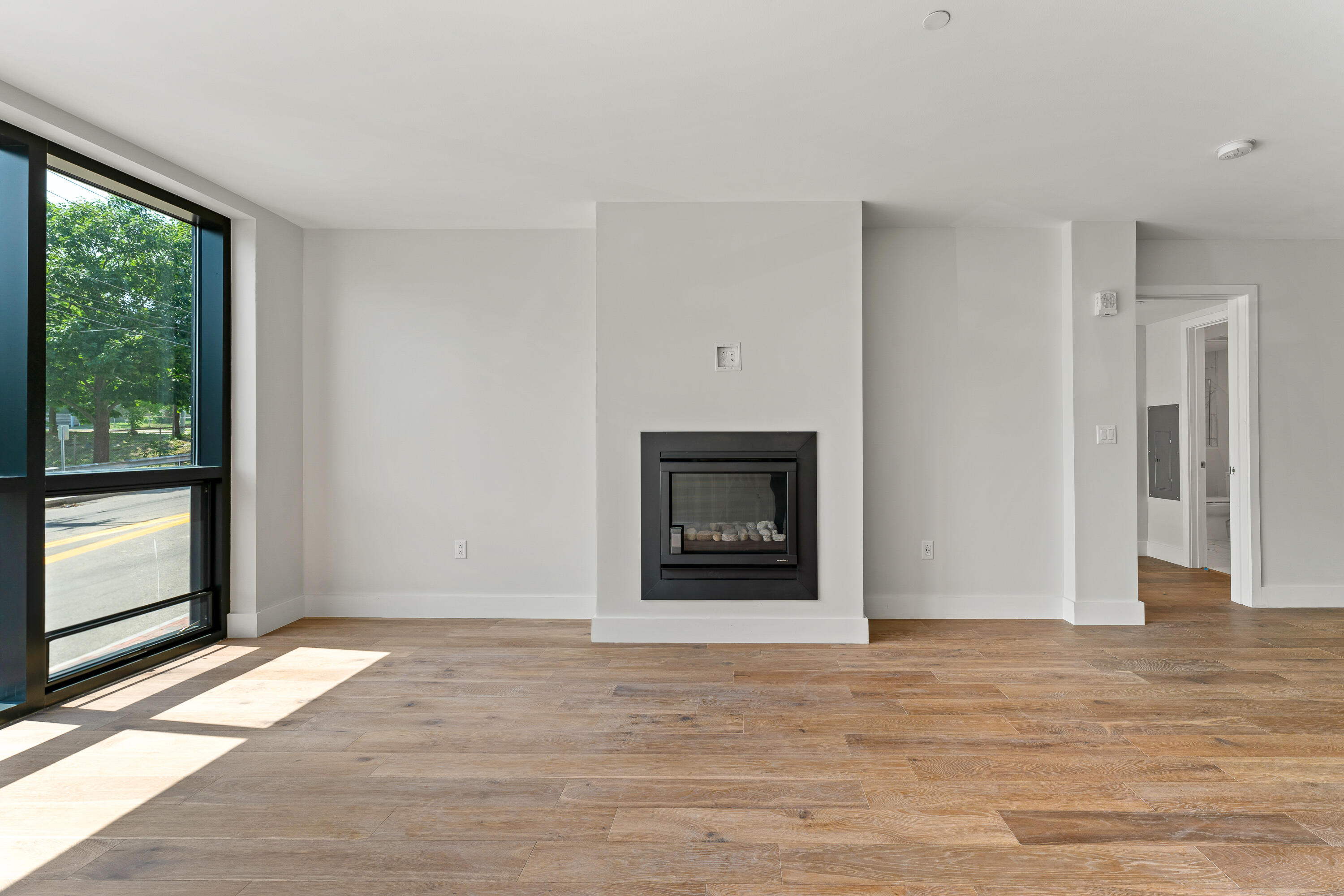 387 Commercial Street, 209