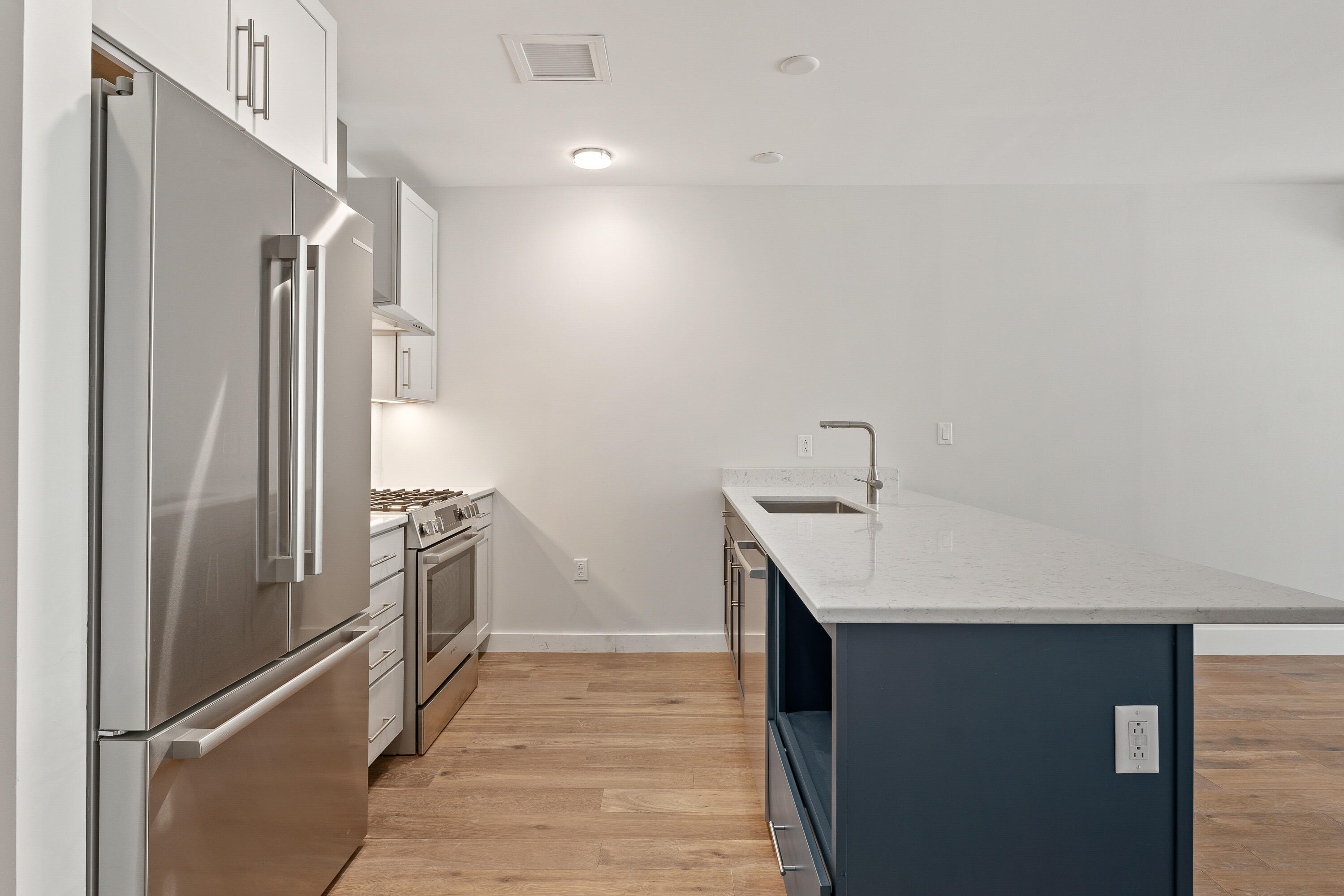 387 Commercial Street, 209