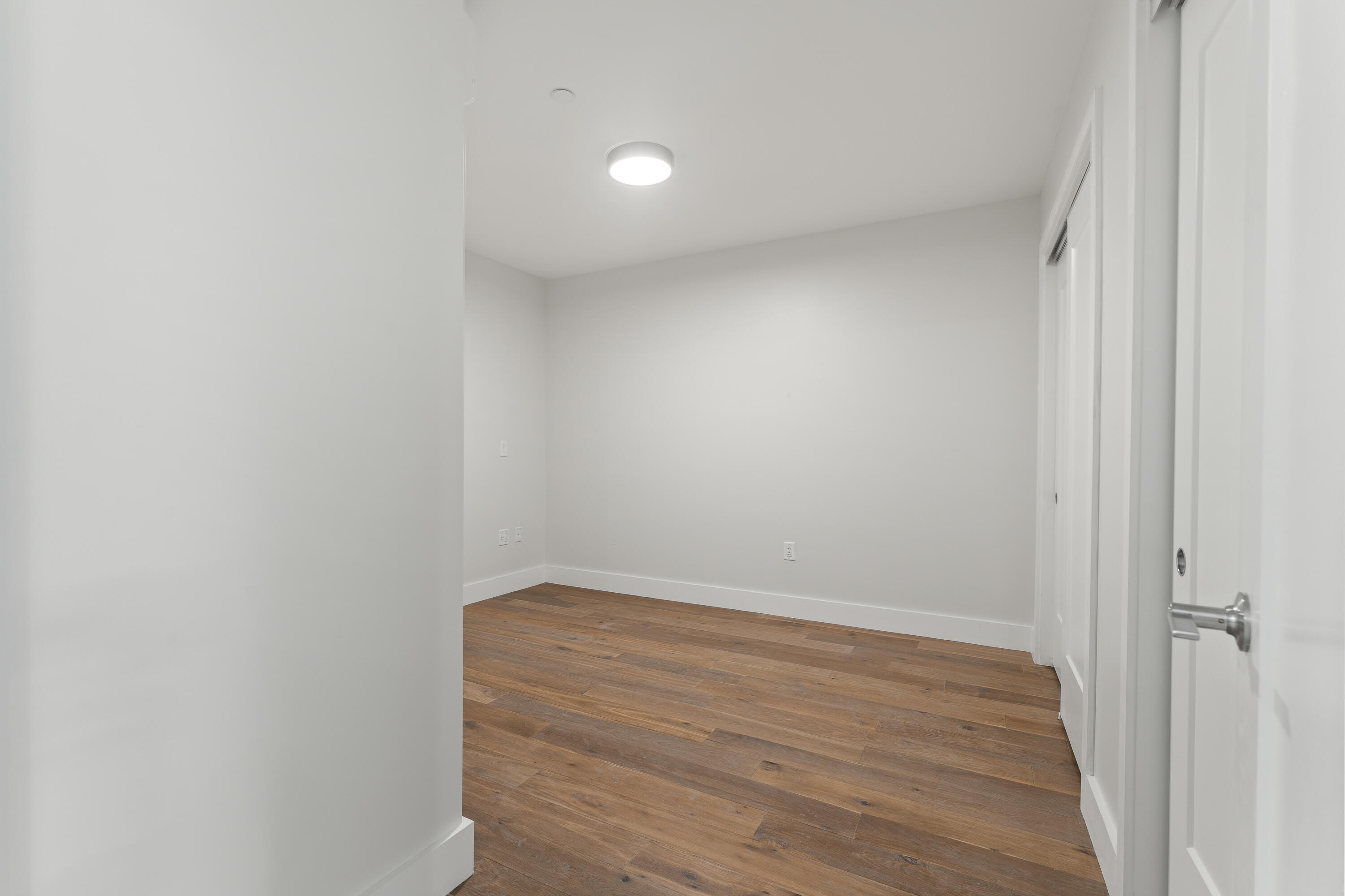 387 Commercial Street, 209